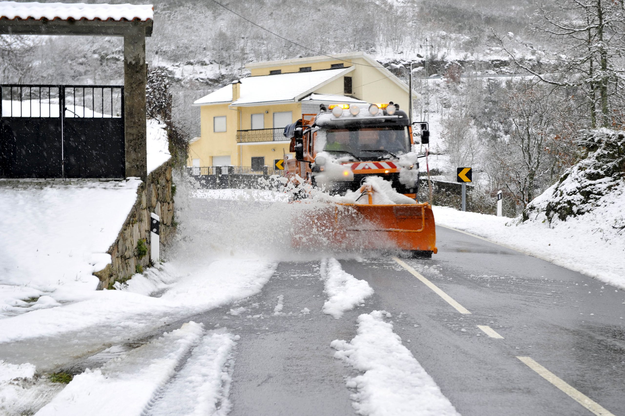 Estradas cortadas pela neve no distrito de Viseu reabriram às 12:30