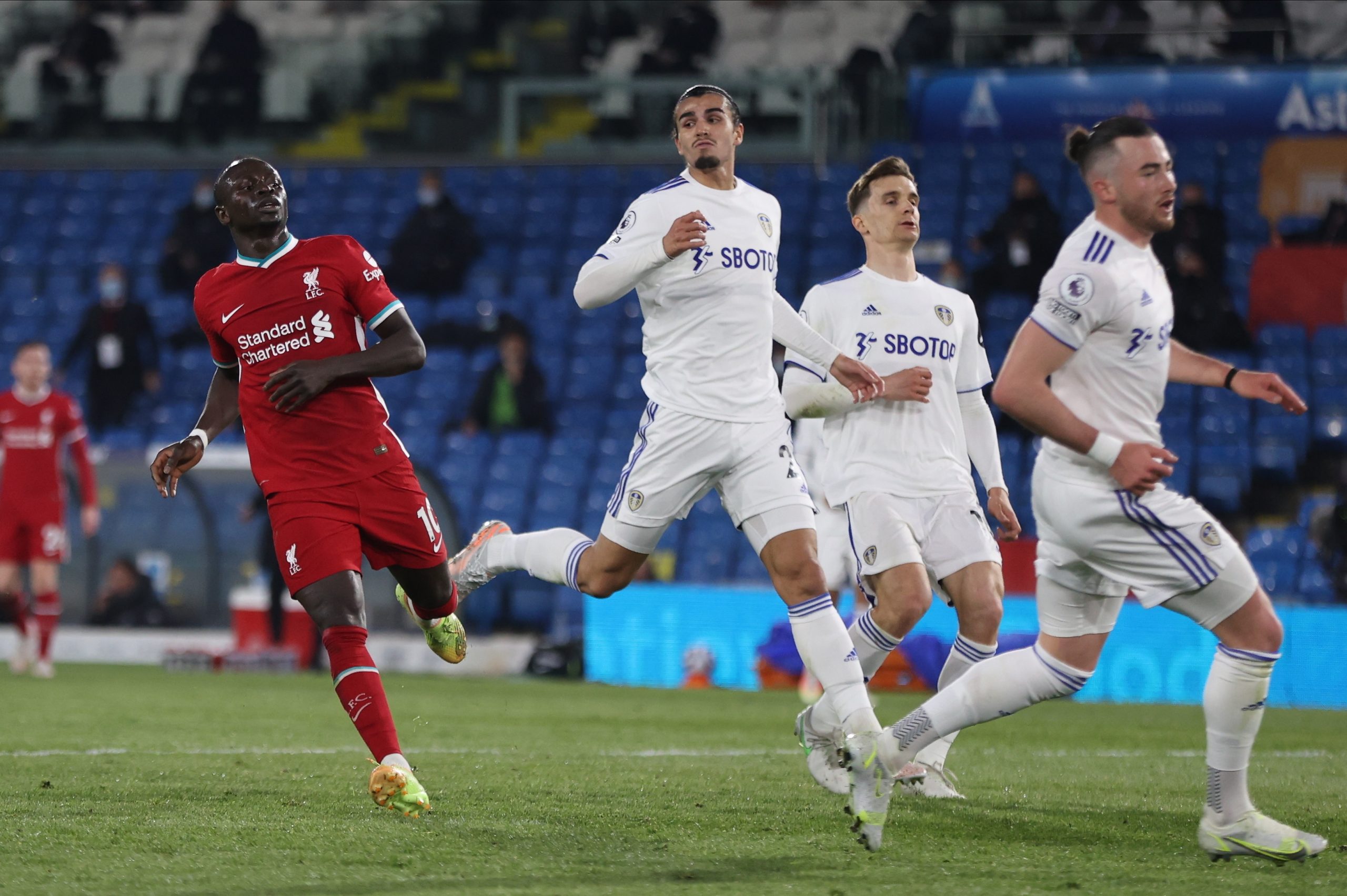 Premier League: Liverpool cede empate em Leeds a três minutos do final