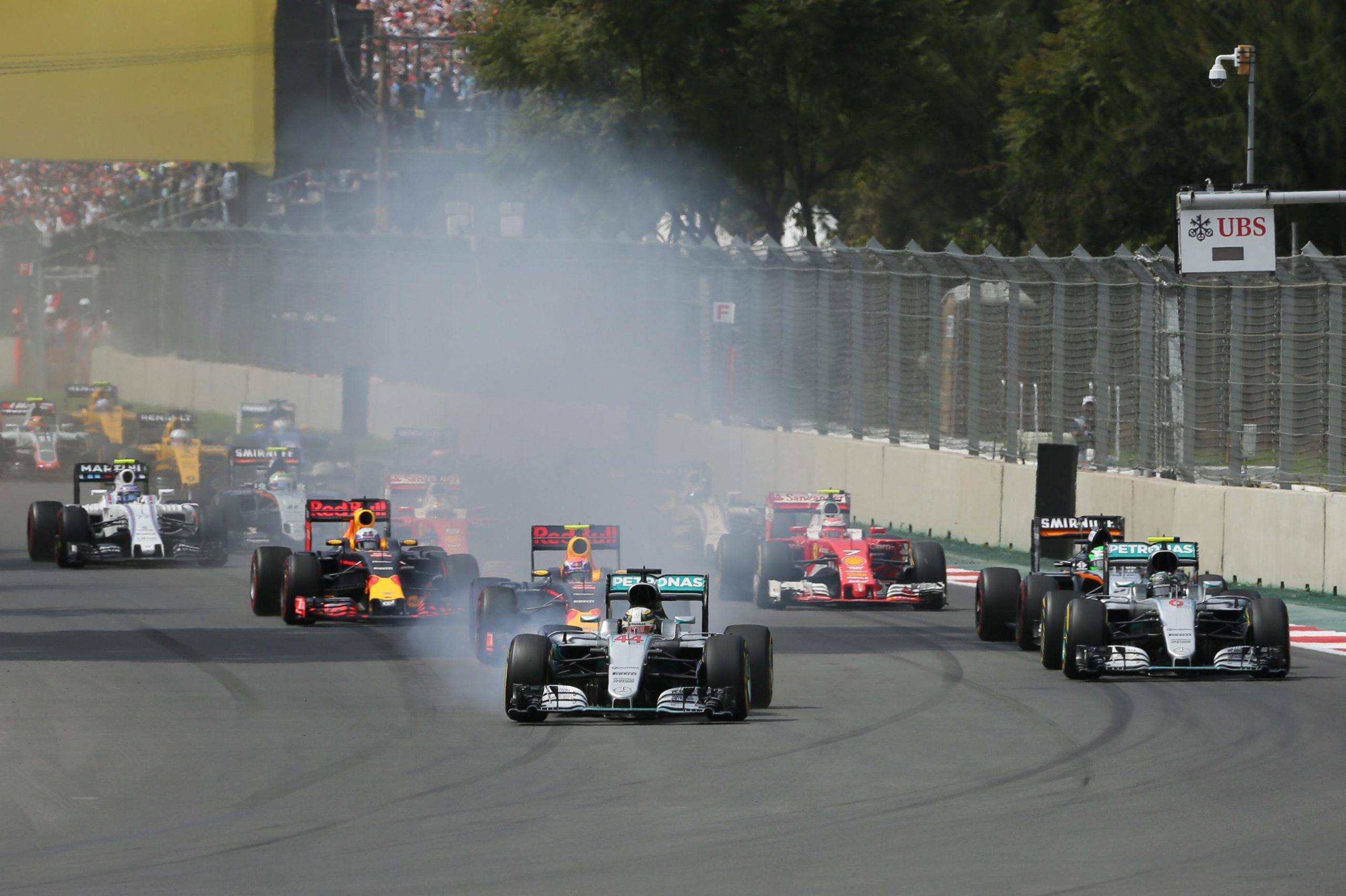 Hamilton vence no México, Rosberg é segundo e continua a liderar Mundial de F1