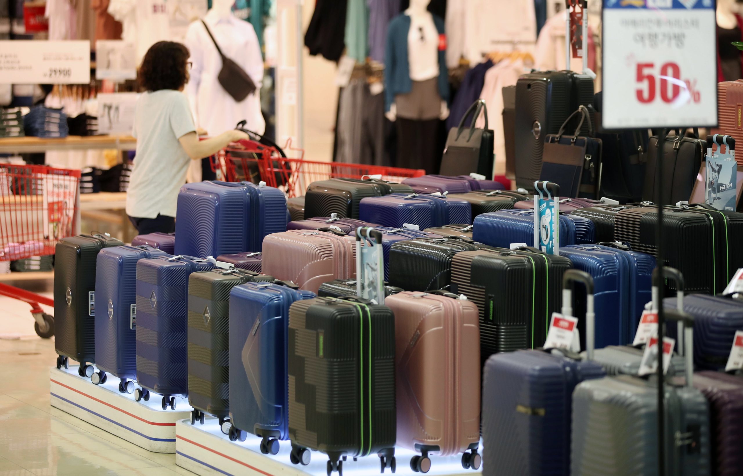 Espanha multa em 150 milhões de euros quatro ‘low cost’ por cobrarem bagagem de mão