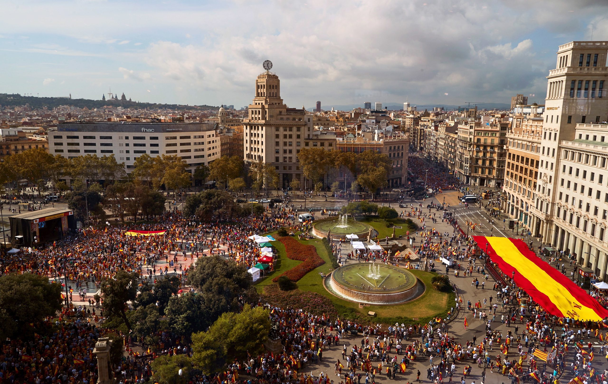 Extrema-direita reúne centenas de pessoas em Barcelona pela defesa da unidade de Espanha