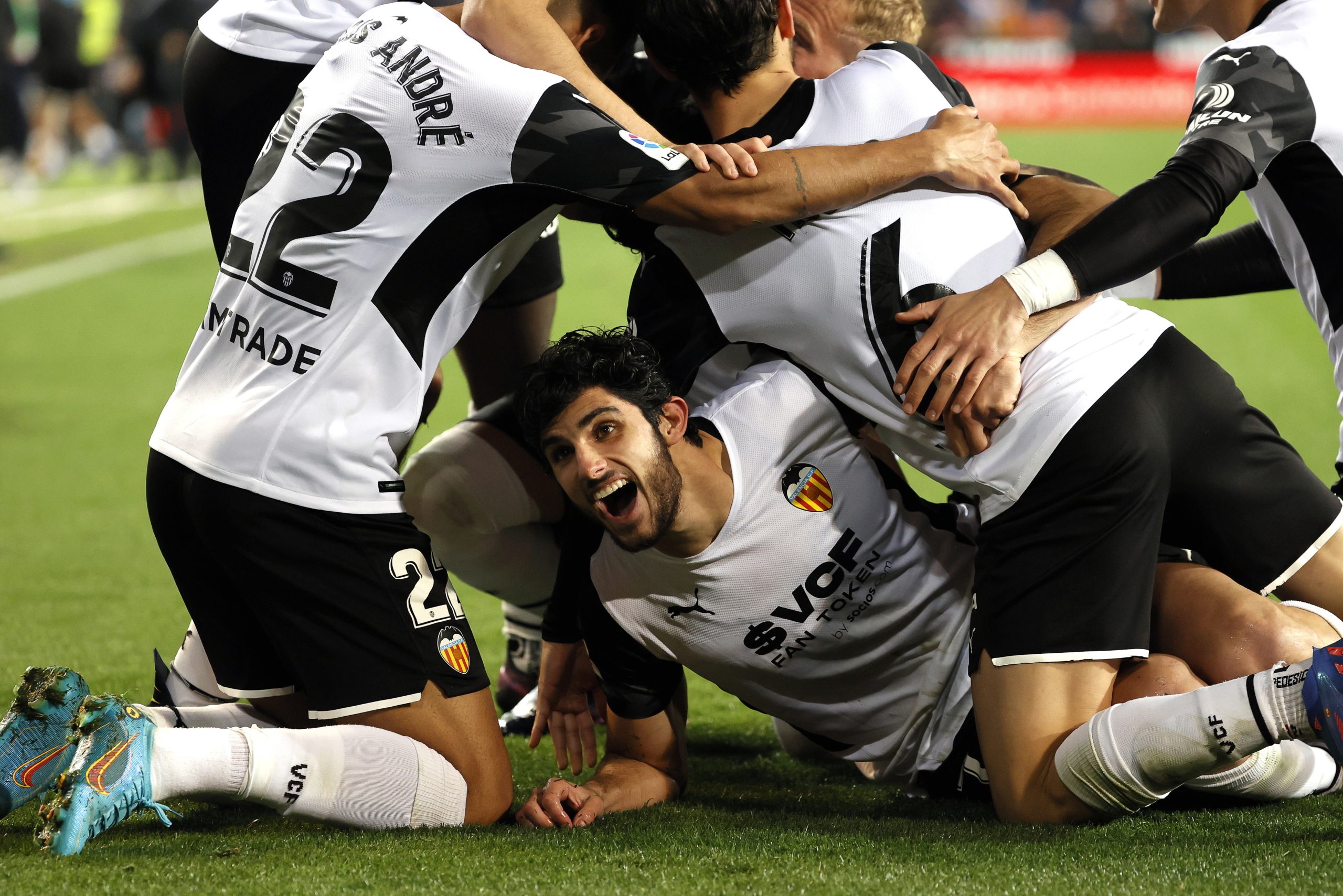 Gonçalo Guedes marca na vitória do Valência frente ao Granada