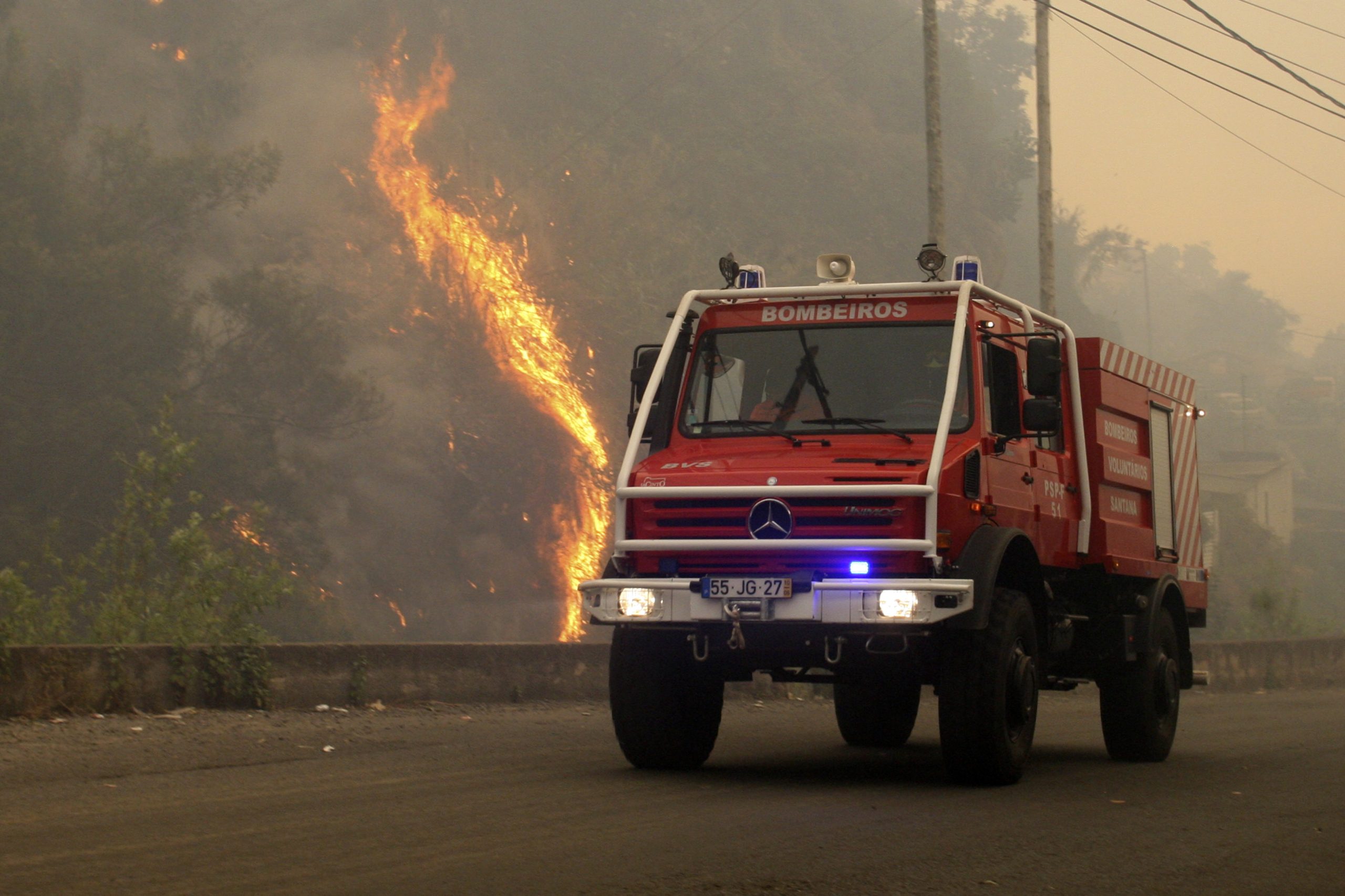 Incêndios: Mais de 1.600 homens, 495 veículos e 15 meios aéreos combatem fogos principais