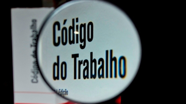 Alargamento do período experimental para 180 dias aprovado pelos deputados do PS e do PSD