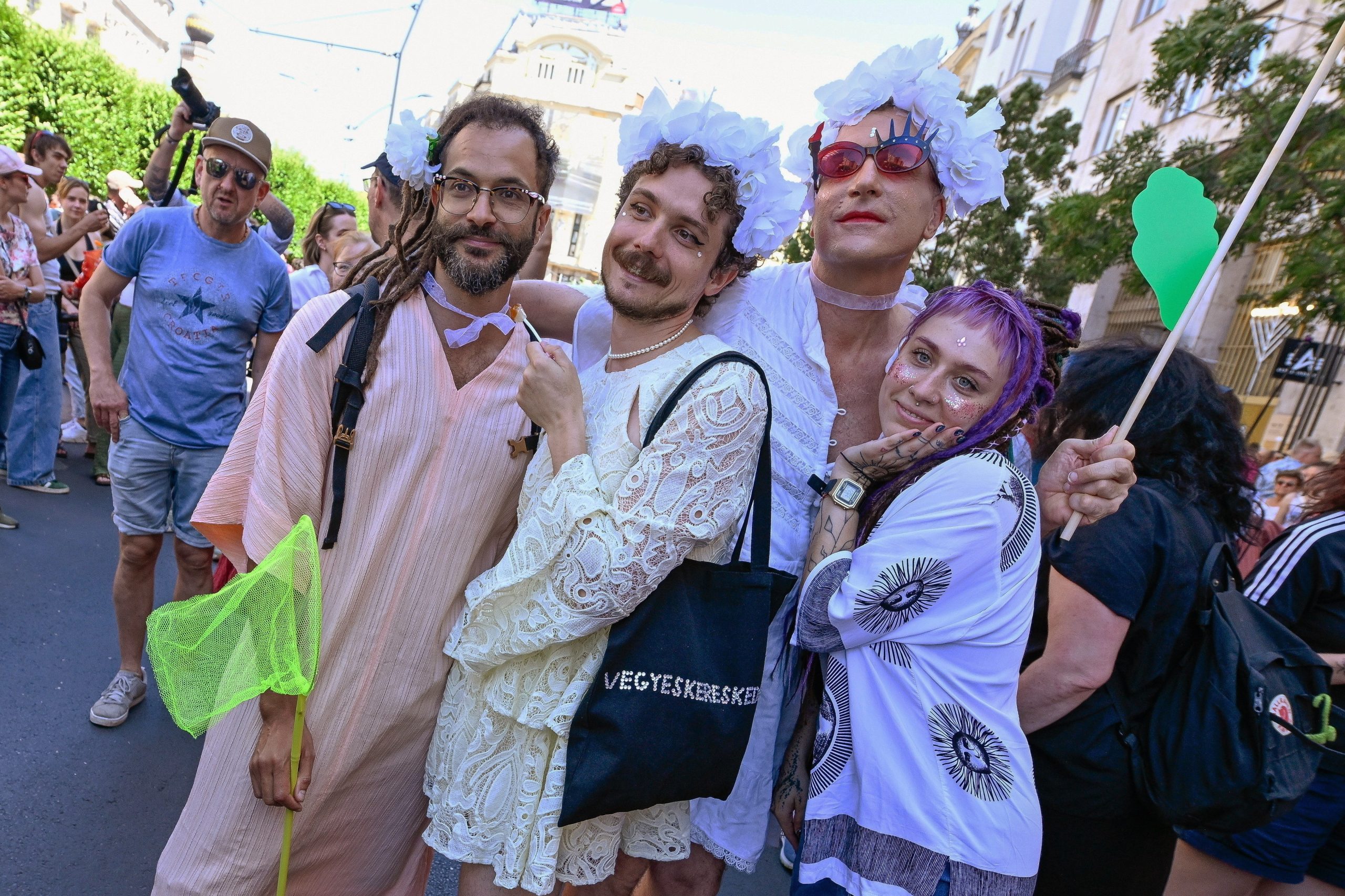 Milhares de pessoas participam na Marcha do Orgulho LGBT em Budapeste proibida pelo Governo