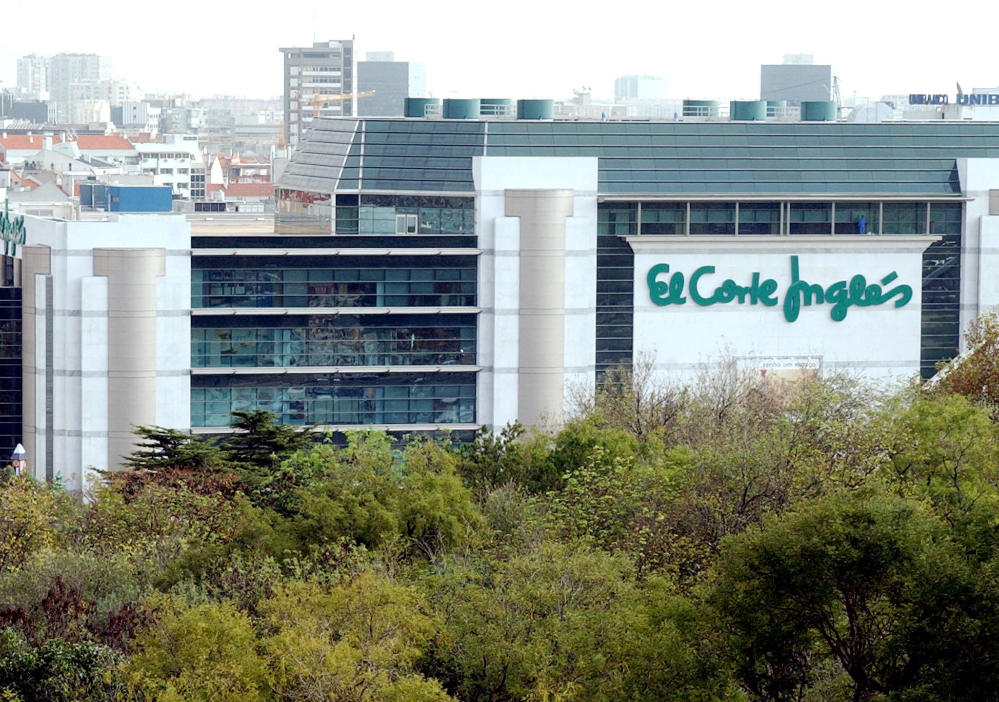 Câmara de Lisboa cria normas para projeção de ecrãs como o do El Corte Inglês