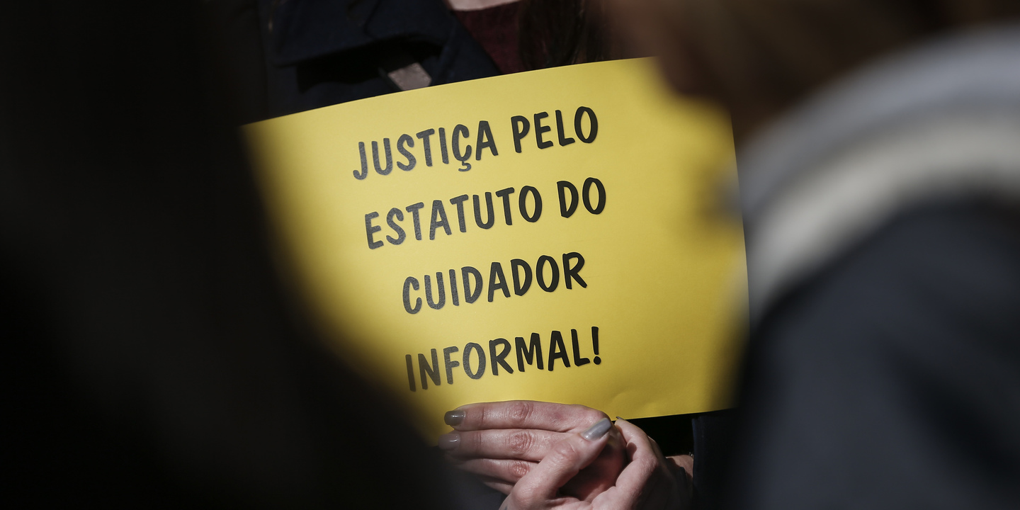 Apoios para cuidadores informais. PS/Açores propõe valor máximo de 960,86 euros