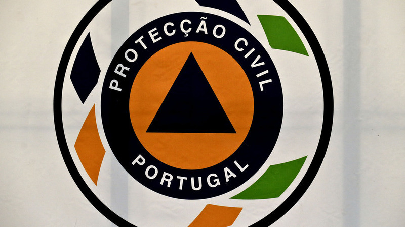 Mau tempo: Telhado de pizzaria na praia de Carcavelos voa e provoca um ferido ligeiro