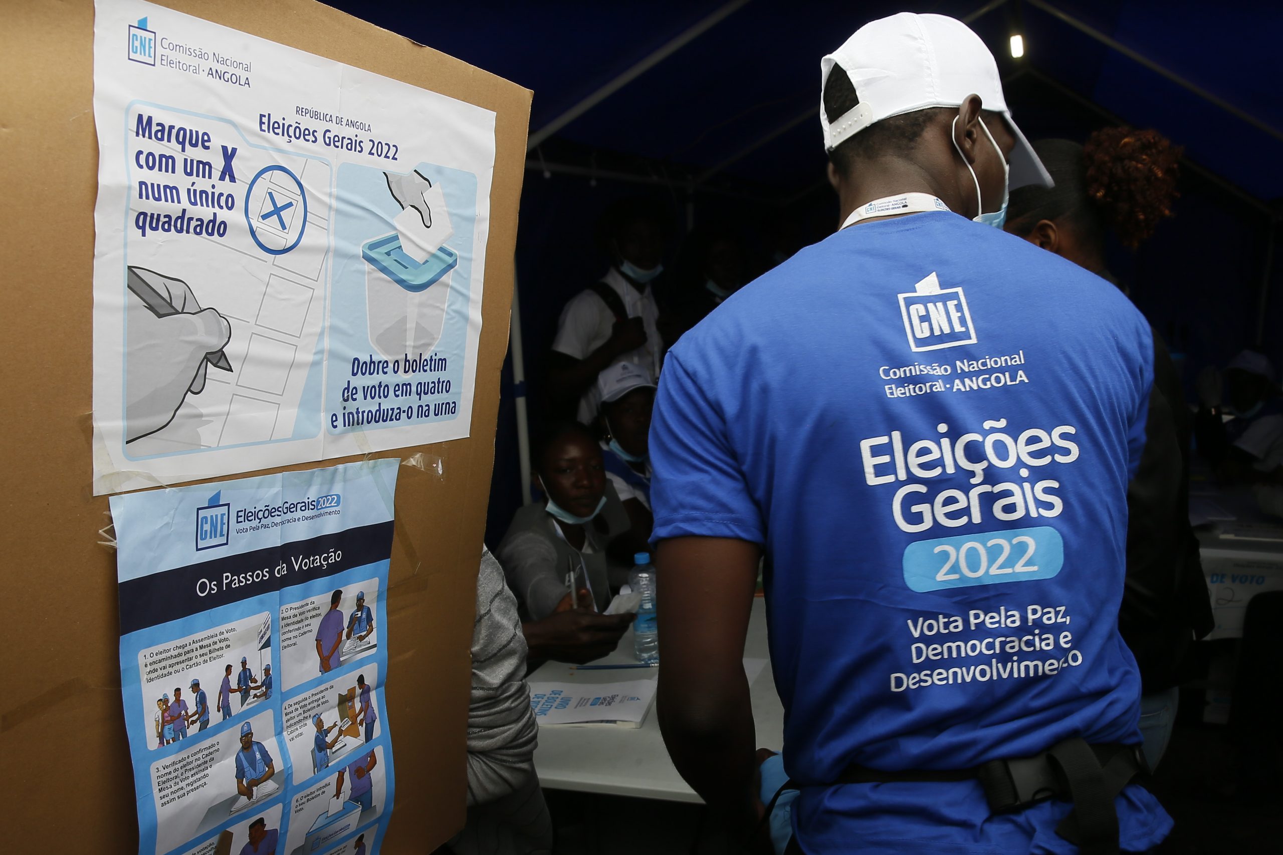 86% dos votos contados: MPLA com 52% e UNITA com 43%