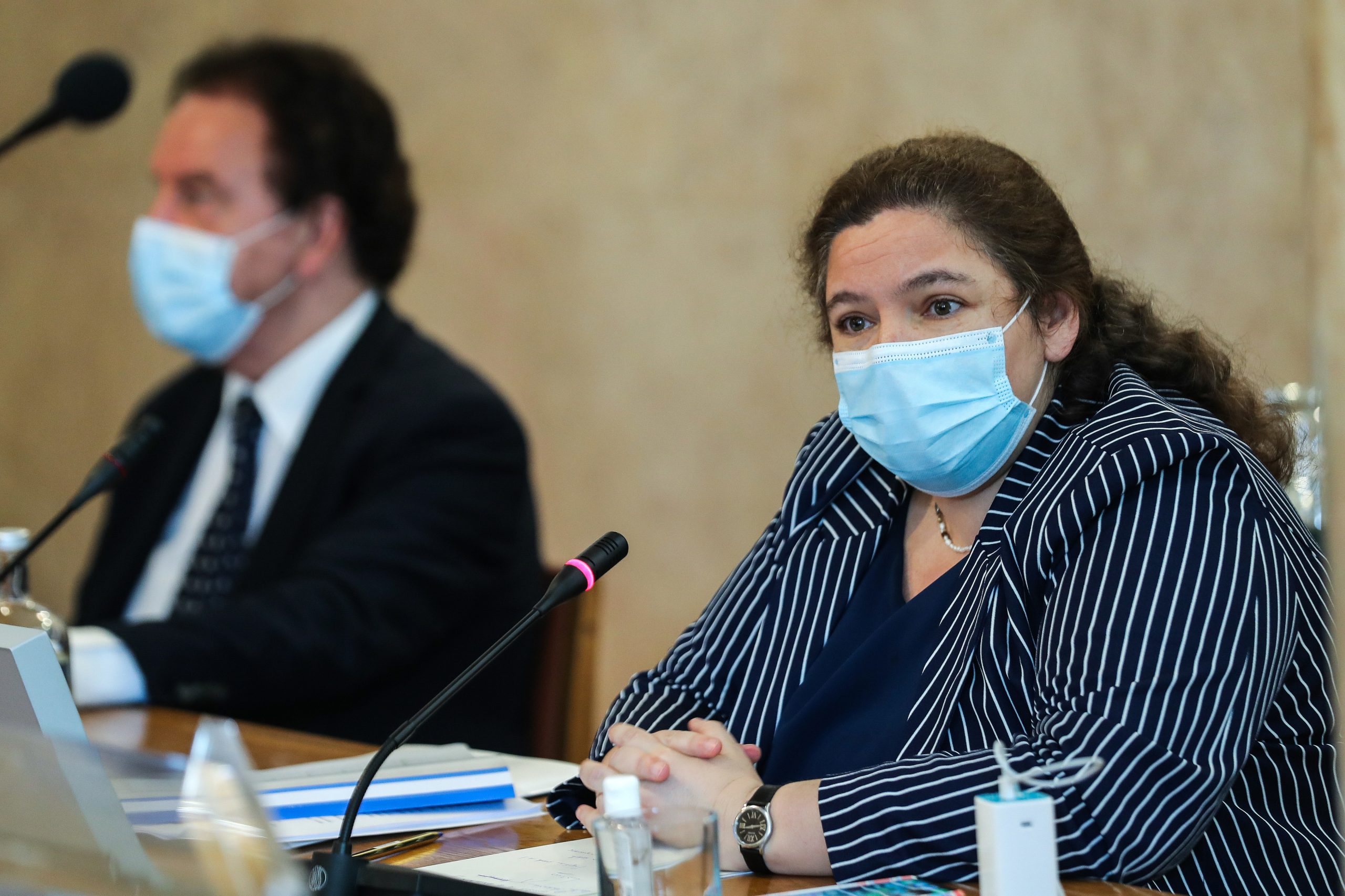 Ministra garante que pagamento de aumentos salariais da função pública fica concluído este mês