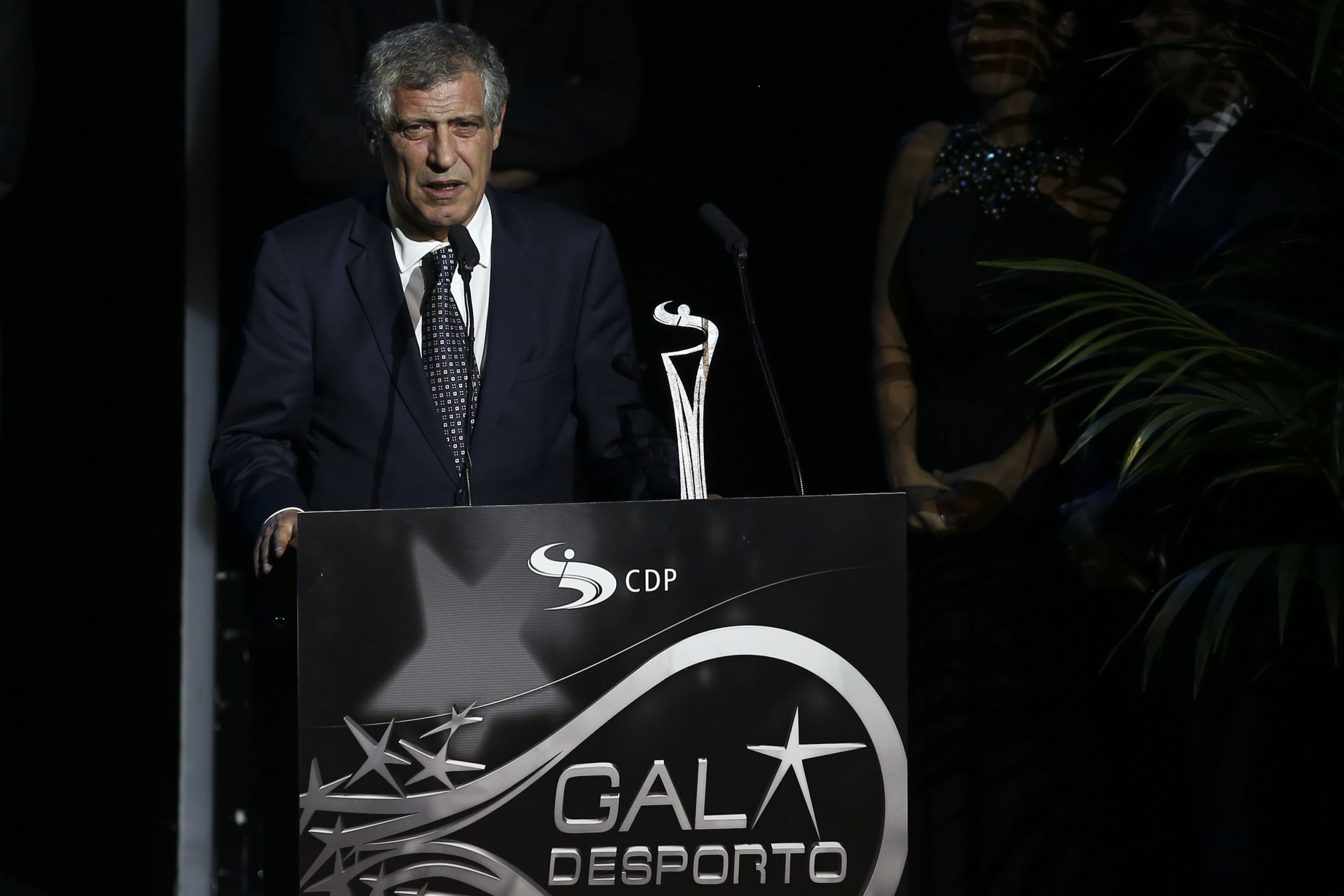 Fernando Santos entre os três finalistas para melhor treinador do ano