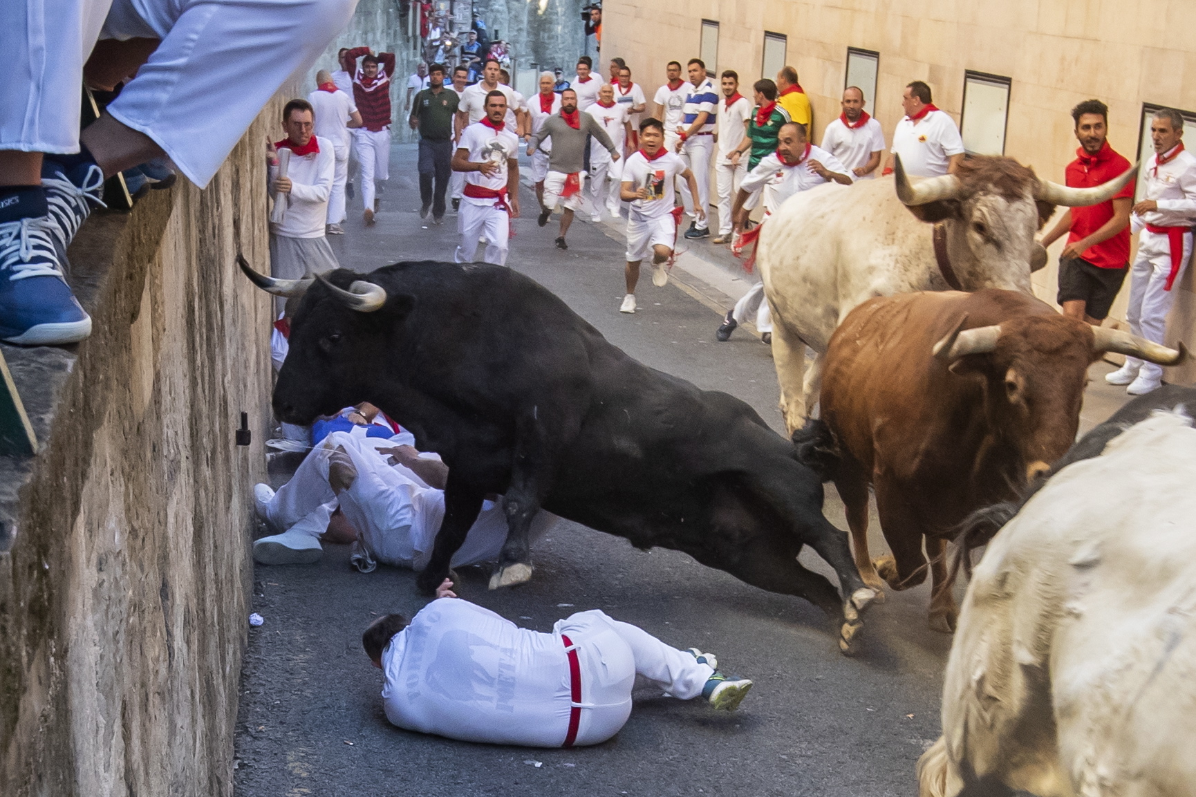 Touros em Pamplona: quedas, acidentes e imprudência dos corredores em San Fermín