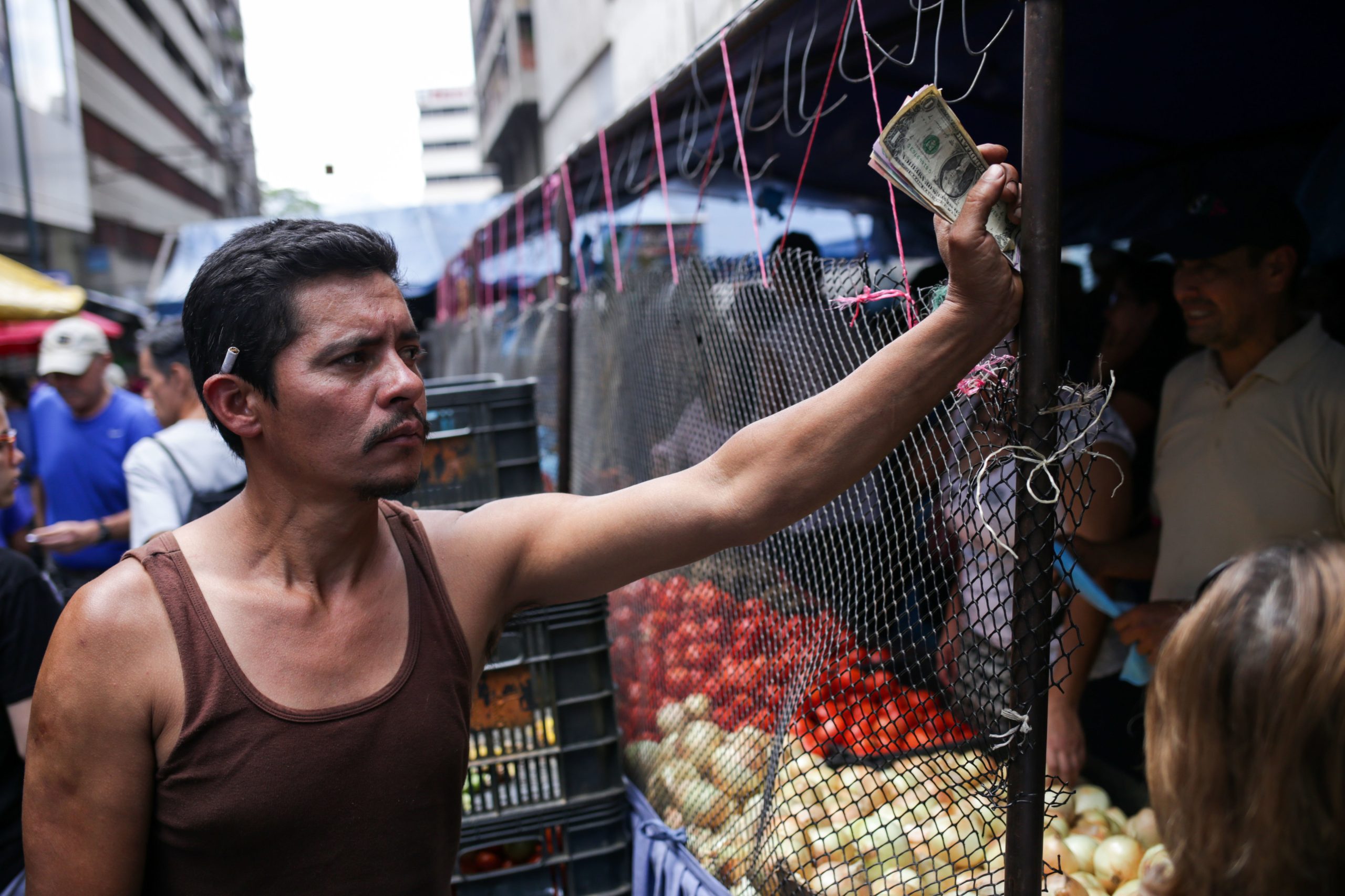 Venezuela: População corre contra o tempo para salvar alimentos após apagão