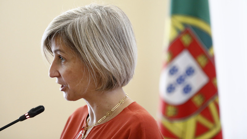 Tutela acompanha “com elevada preocupação” rutura no fornecimento de medicamentos