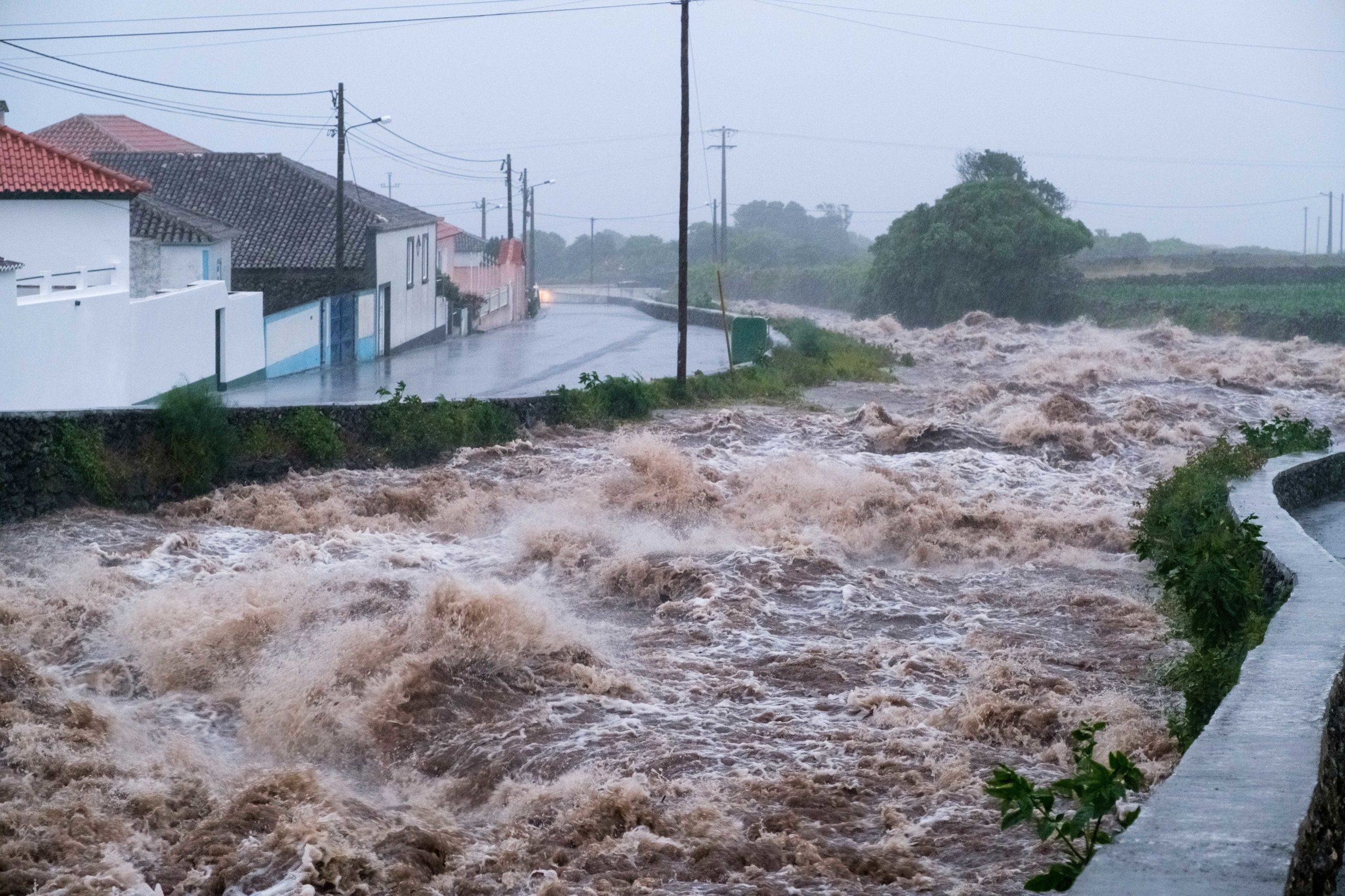 Autarca de Angra do Heroísmo admite necessidade de obras nas ribeiras