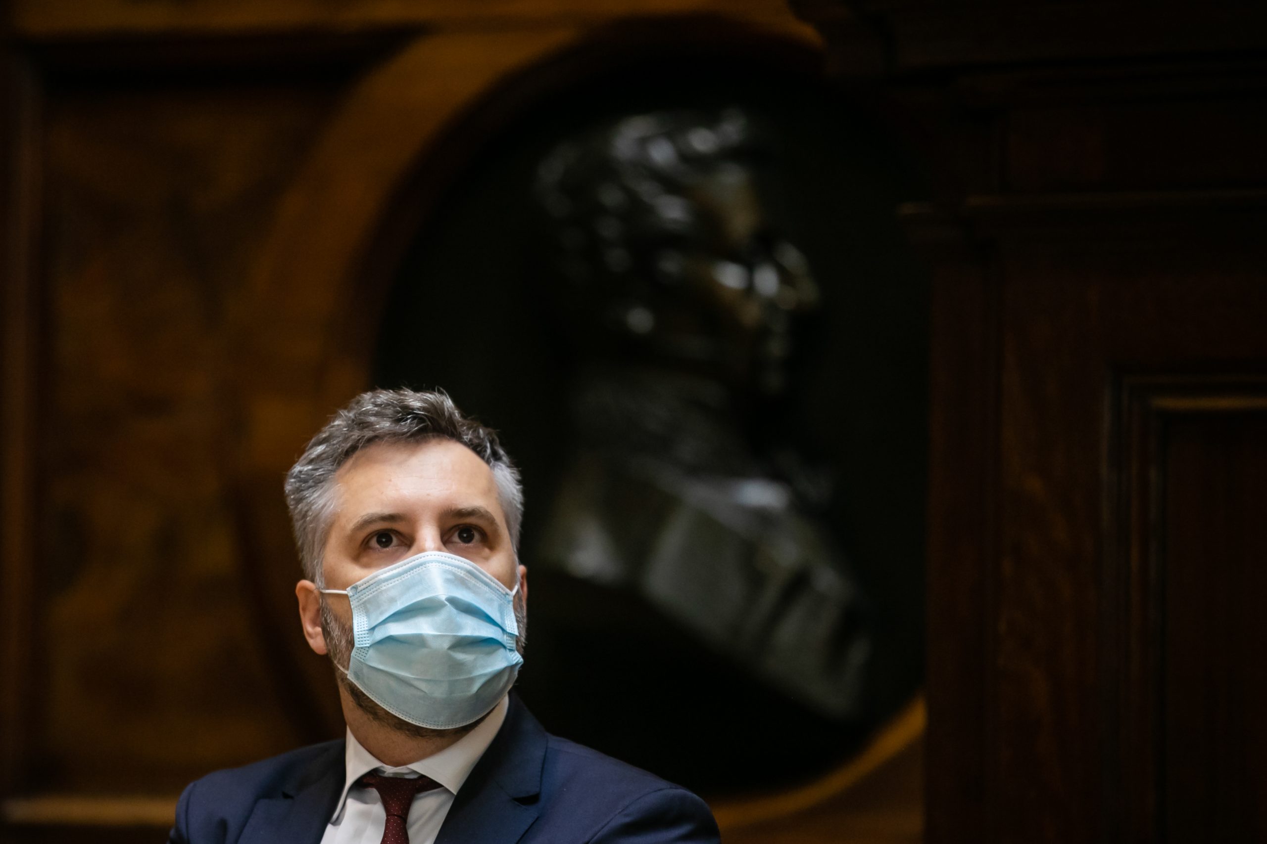 Governo defende que comboios na Área Metropolitana de Lisboa cumprem lotação exigida e que é impossível aumentar circulação
