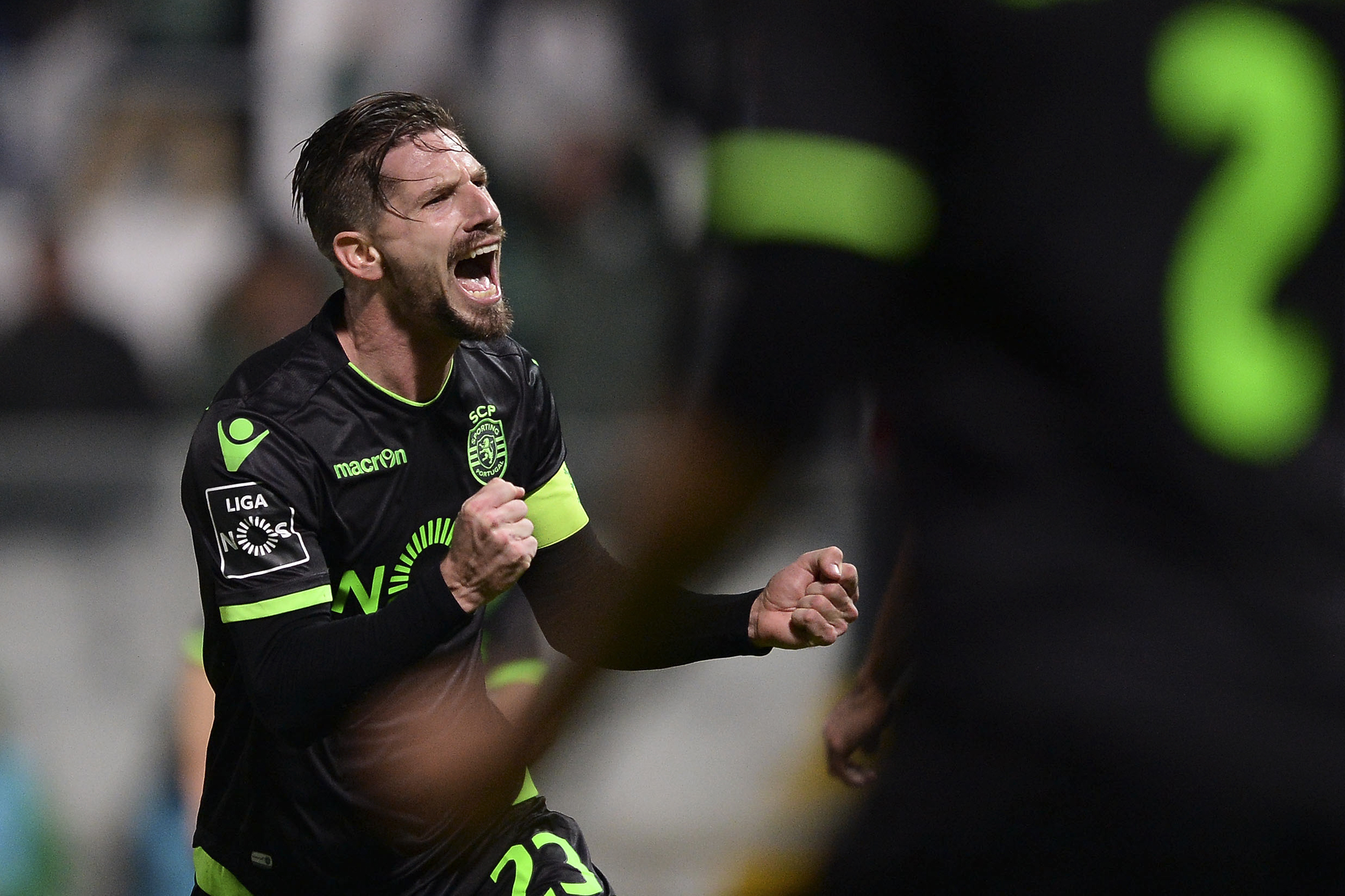 Transferência de Adrien só depende da FIFA