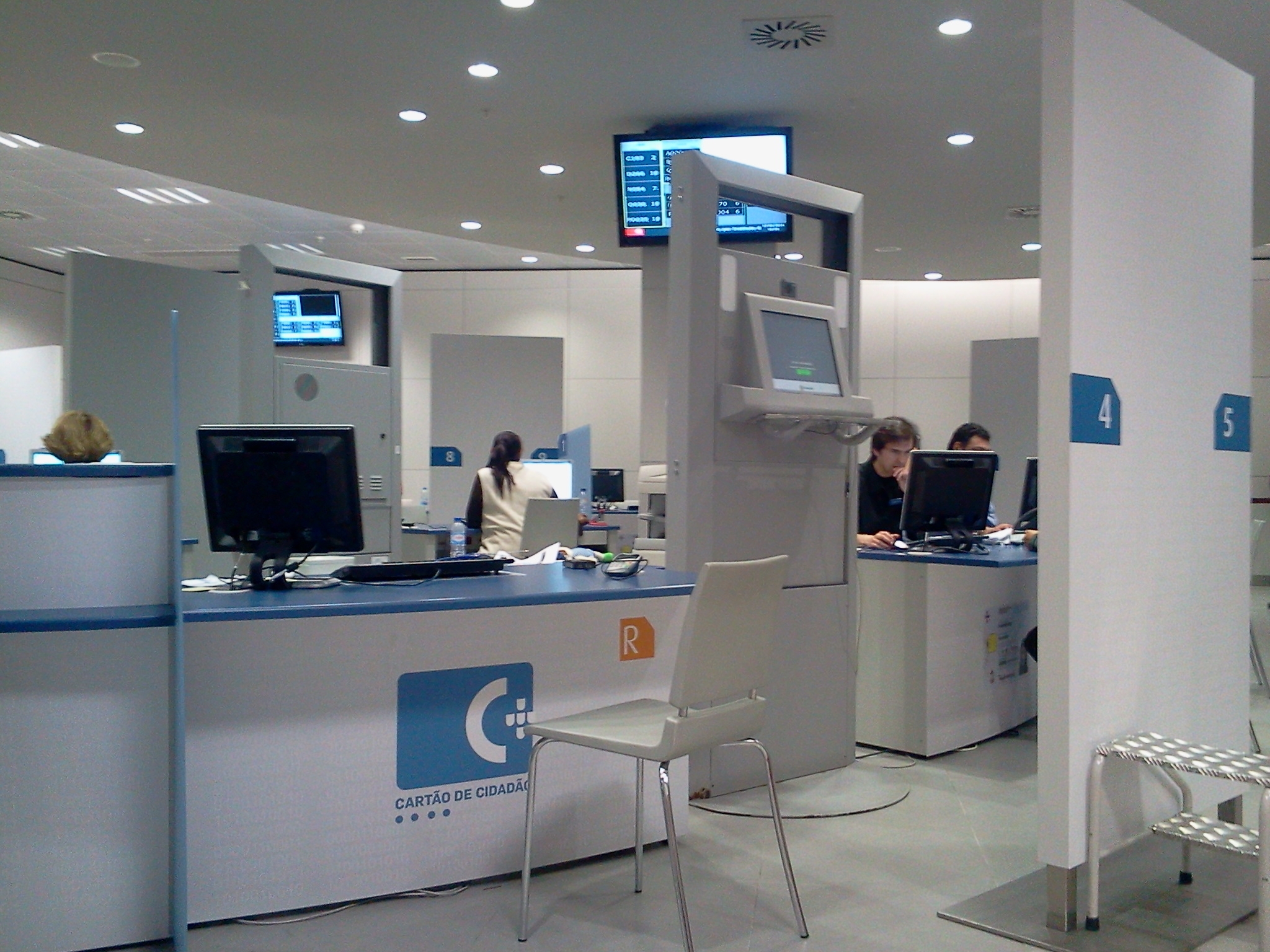 Covid-19: Há 64 mil funcionários públicos em teletrabalho