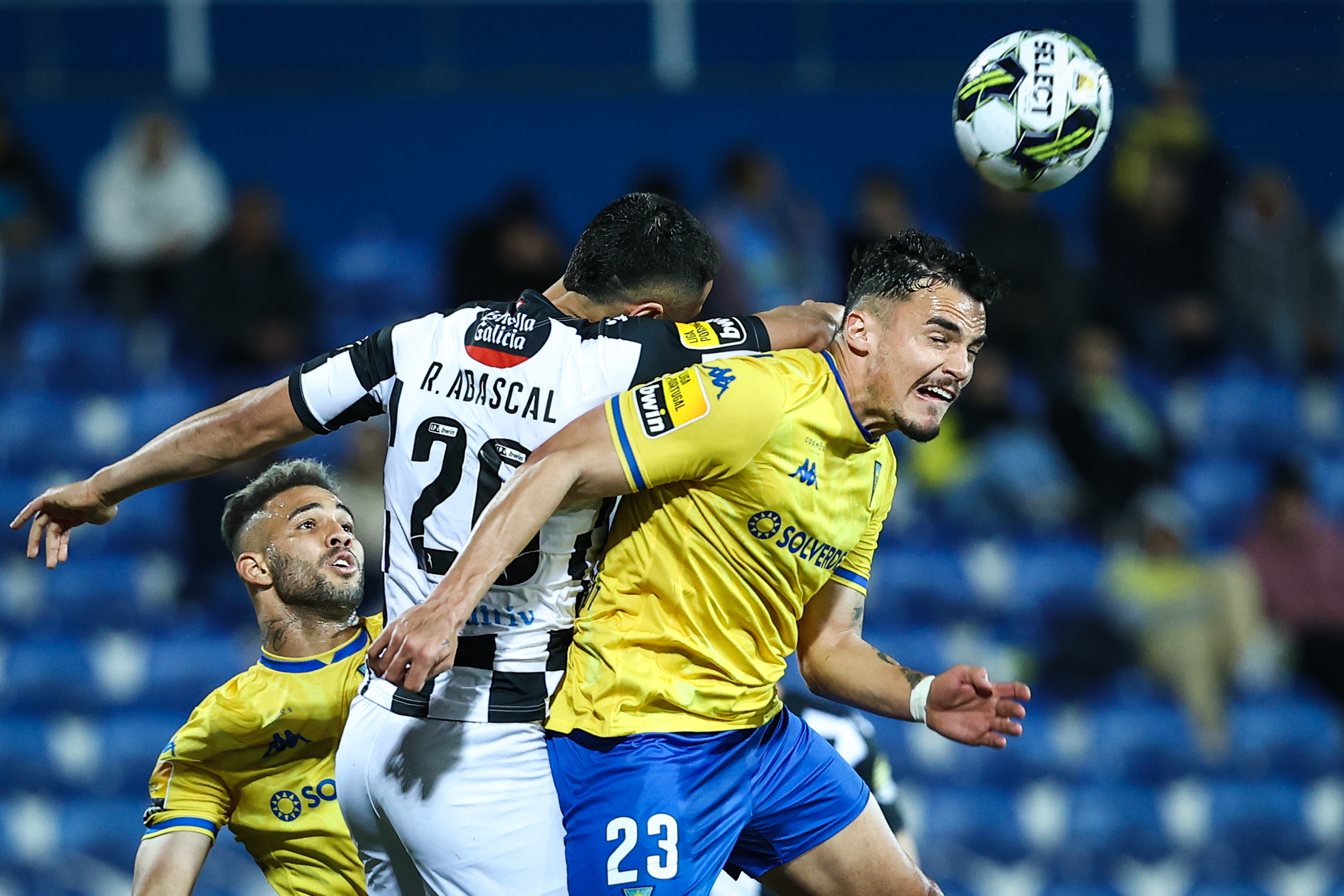 Estoril volta aos triunfos perante o Boavista em jogo em atraso da I Liga