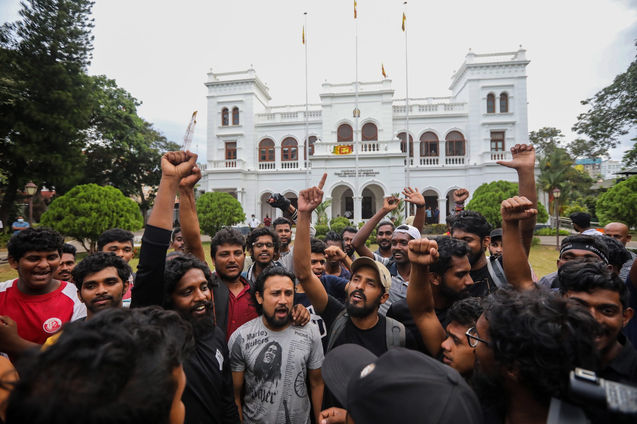 Presidente do Sri Lanka demite-se oficialmente. Substituição deve demorar uma semana