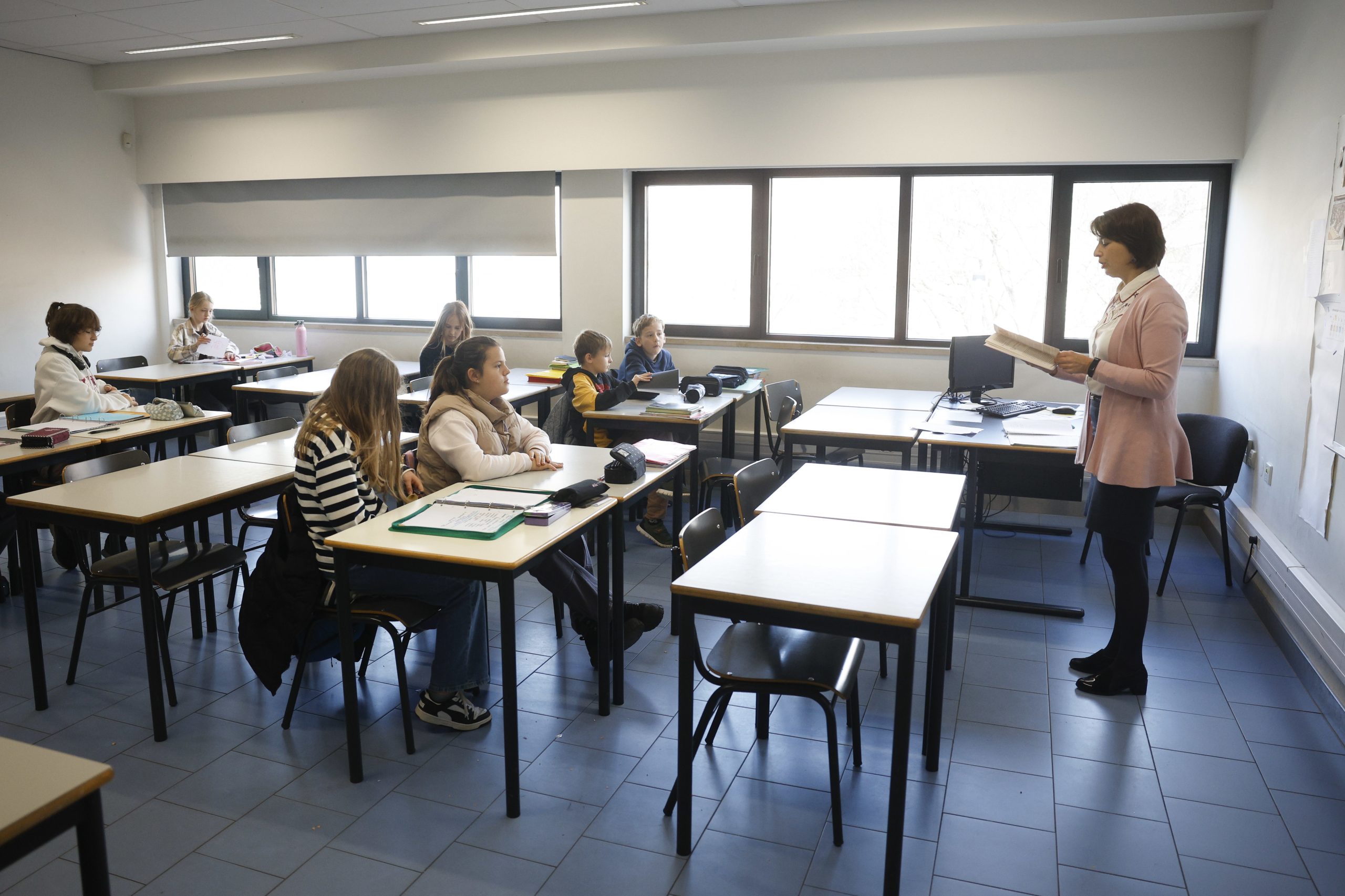 A dias do início do ano letivo ainda existem 48 mil alunos sem professor