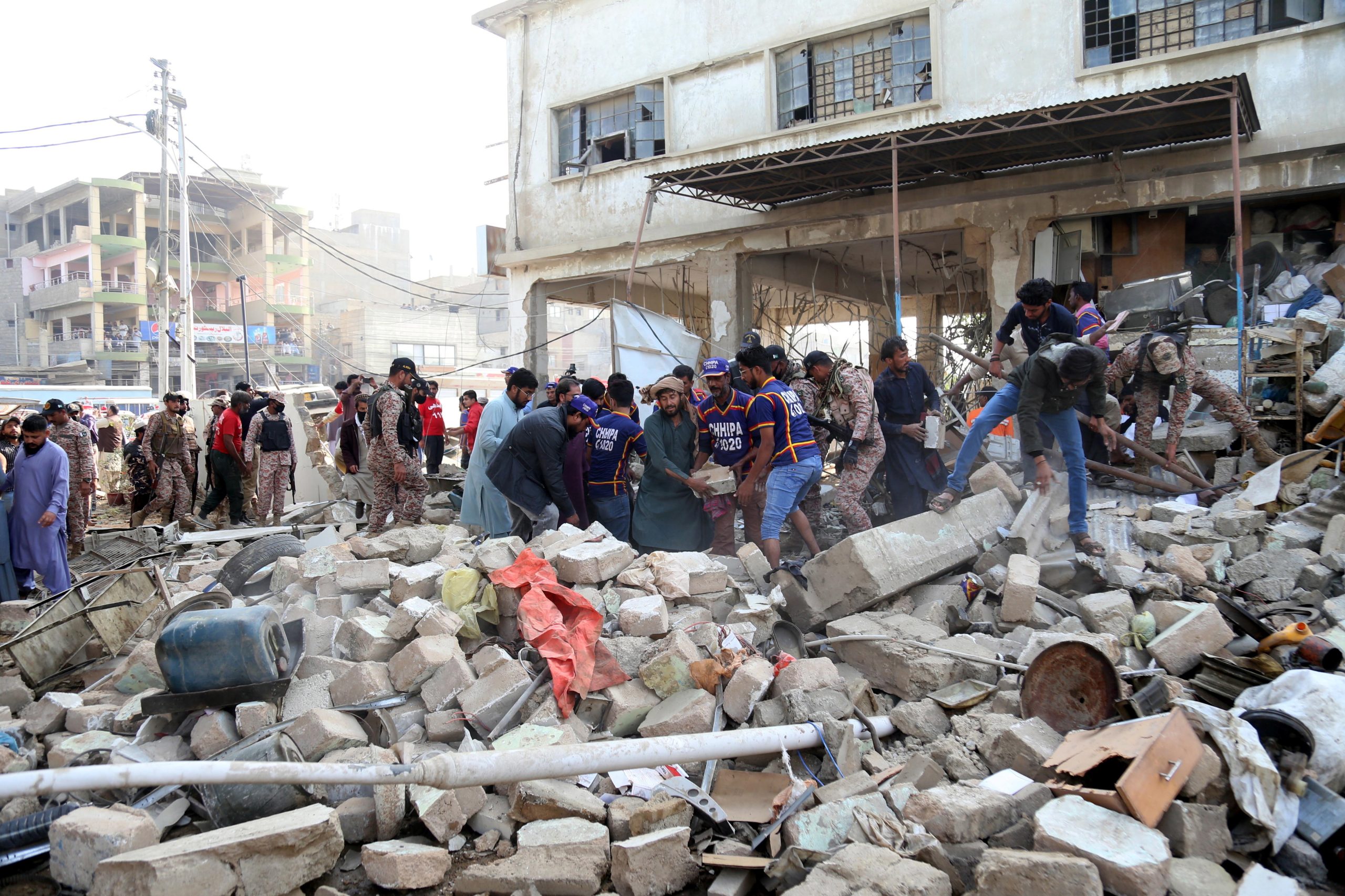 Paquistão: Sobe para 17 o número de mortos na explosão em Karachi