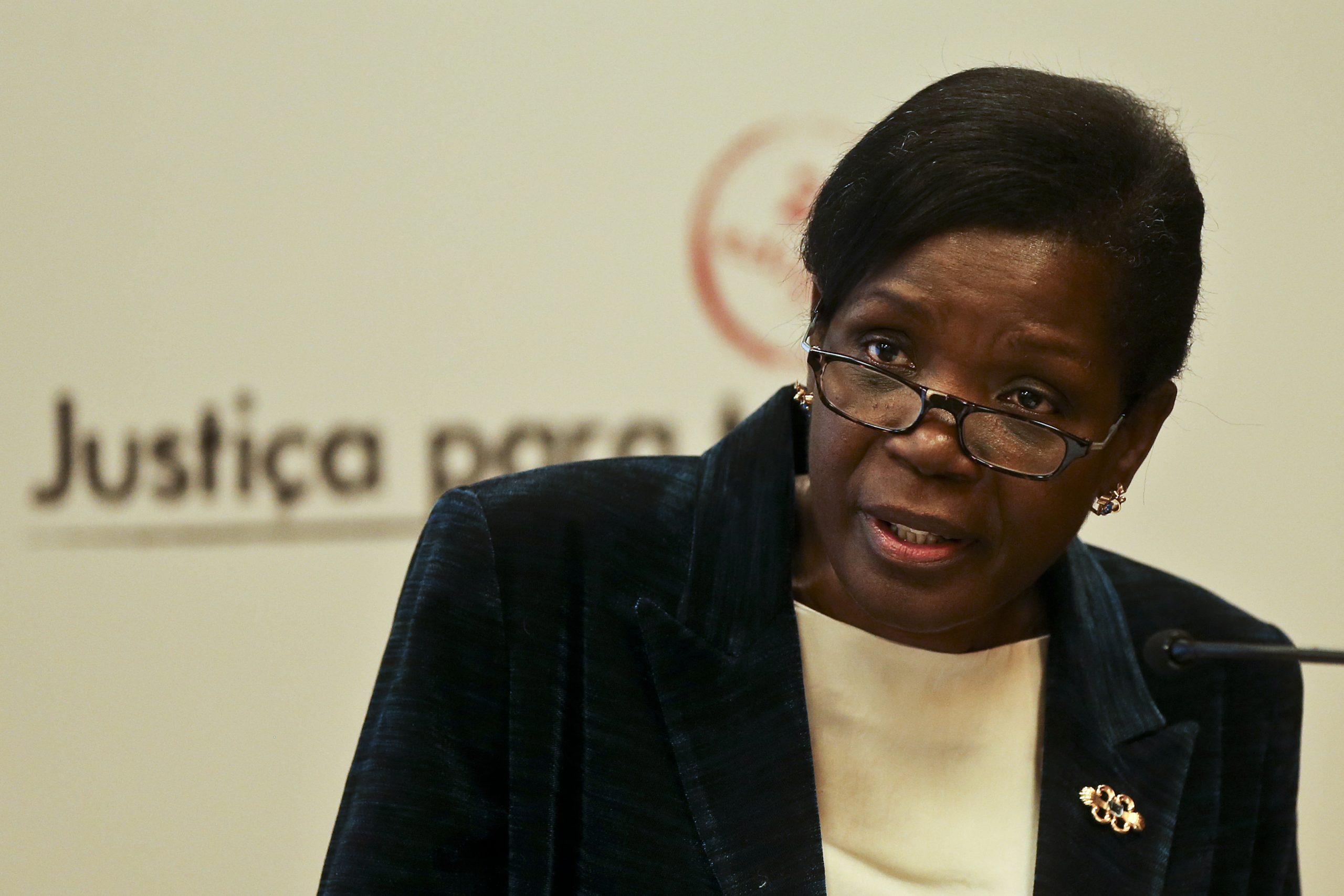 Legionella: Interrupção de velórios resultou de “coisas imprevisíveis”, diz ministra da Justiça