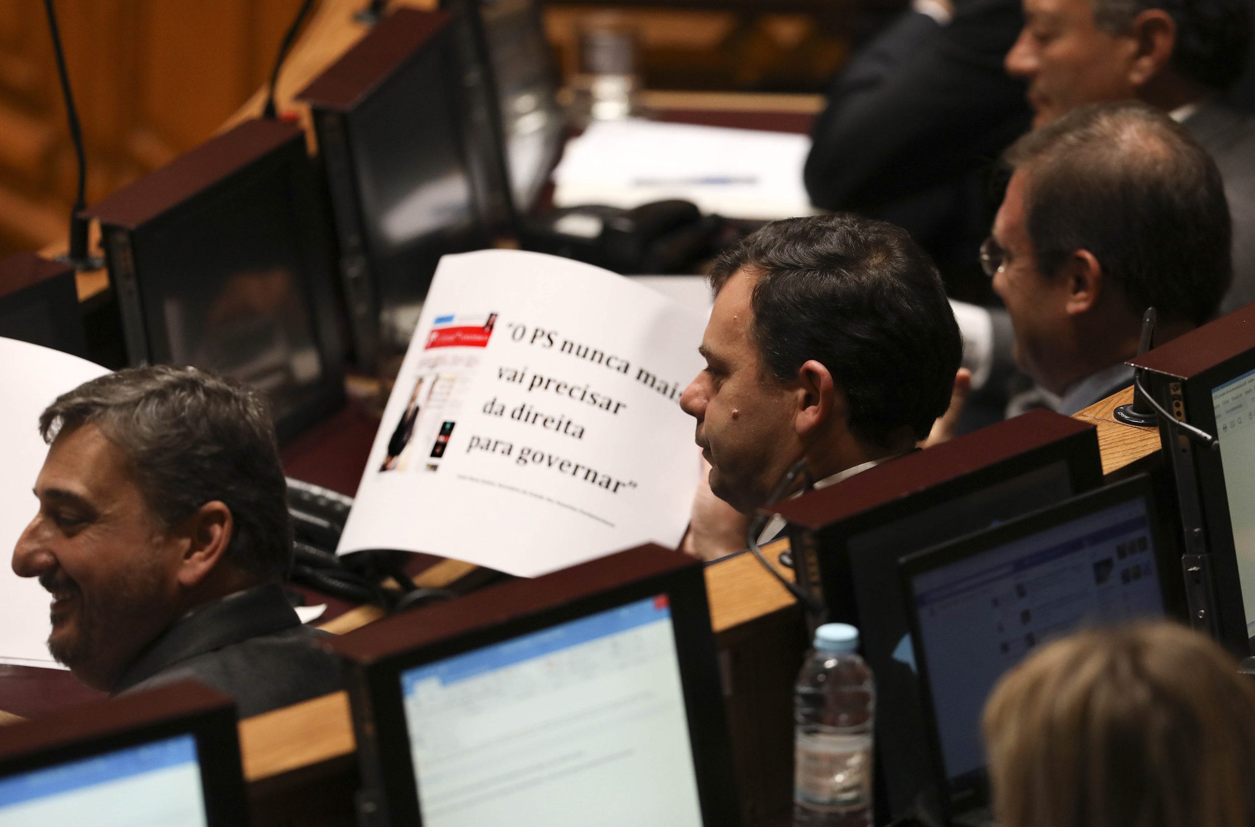 Parlamento chumba descida temporária da TSU acordada em Concertação Social