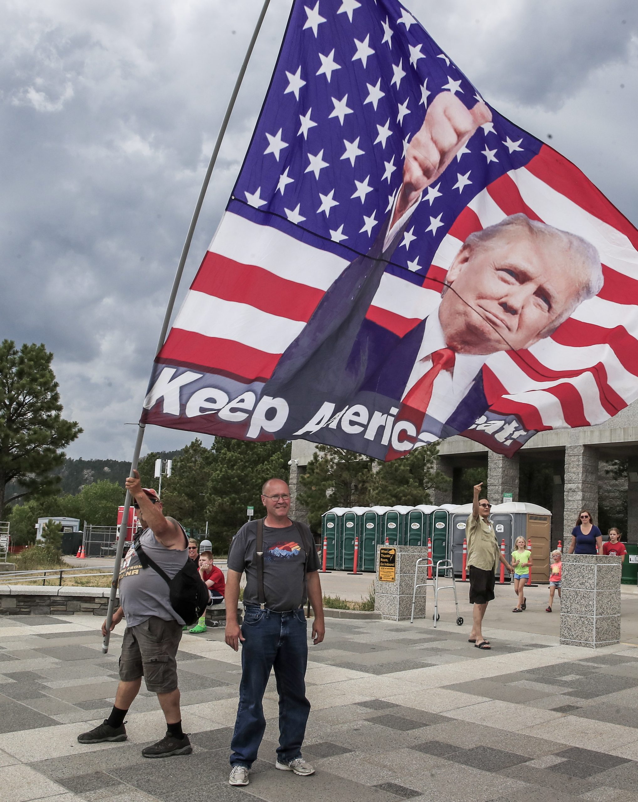 Trump abre celebrações do Dia da Independência a defender símbolos nacionais e atacar manifestantes, que querem “acabar com os Estados Unidos”