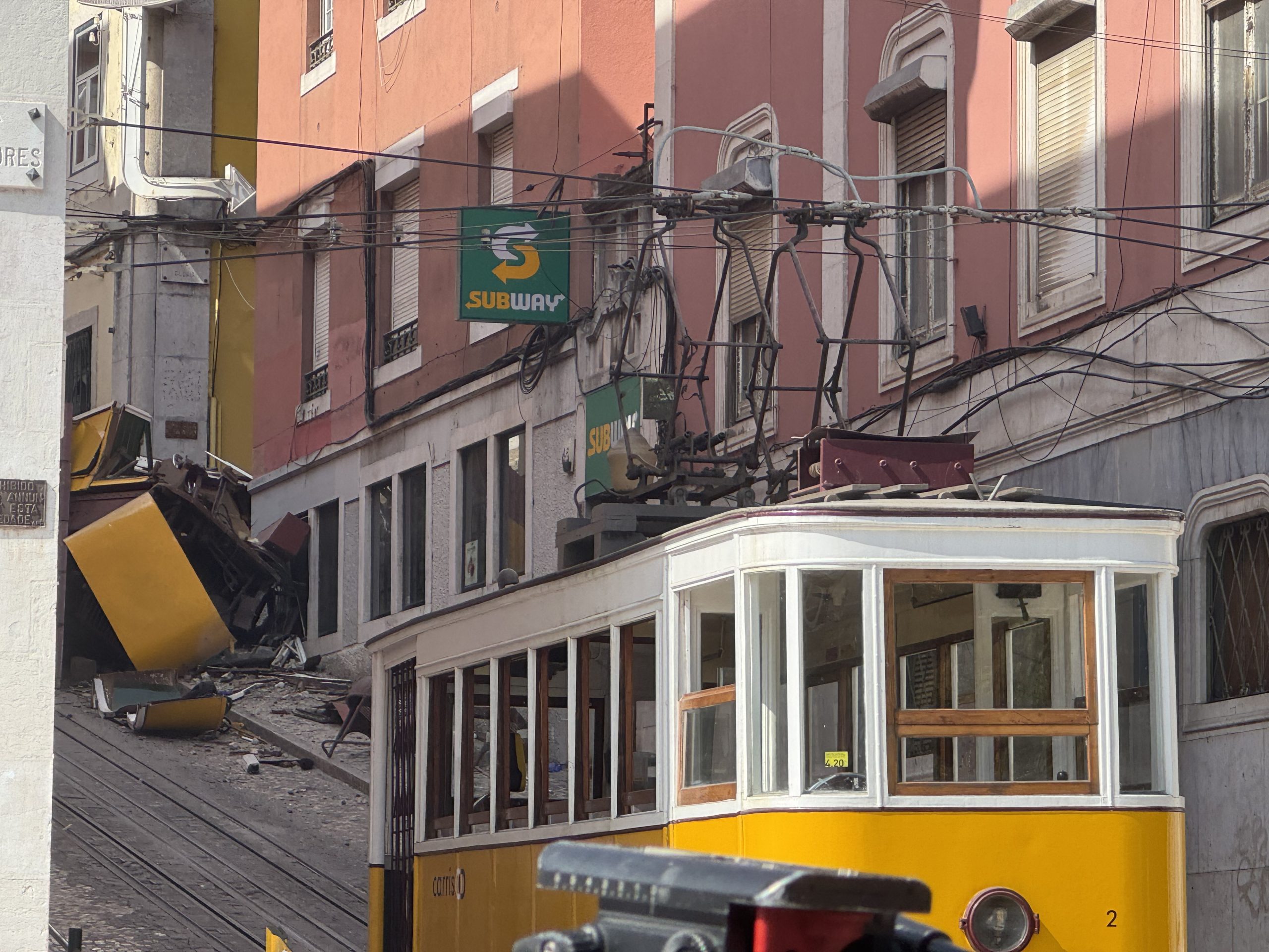Elevador da Glória: conhecidas nacionalidades das 16 vítimas mortais