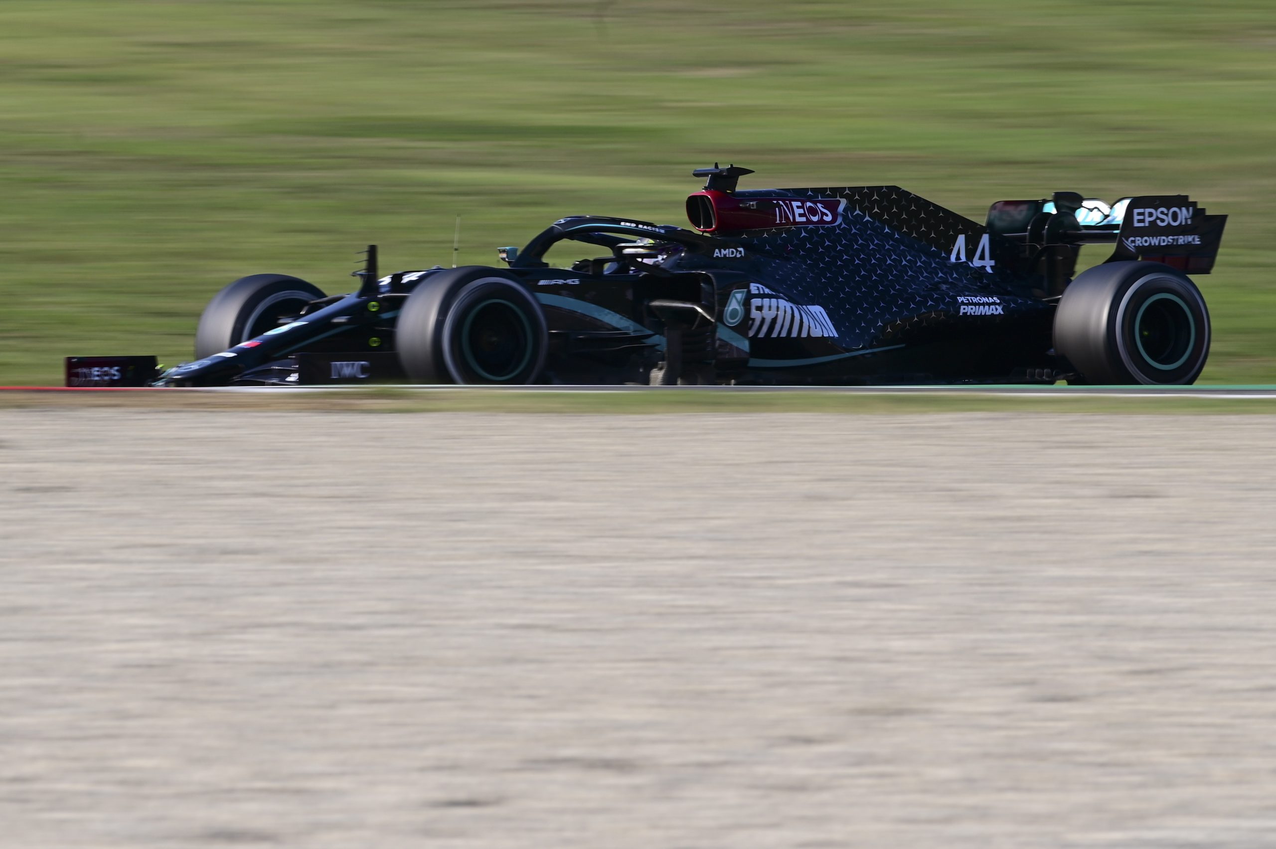 Lewis Hamilton vence acidentado GP da Toscânia em Fórmula 1