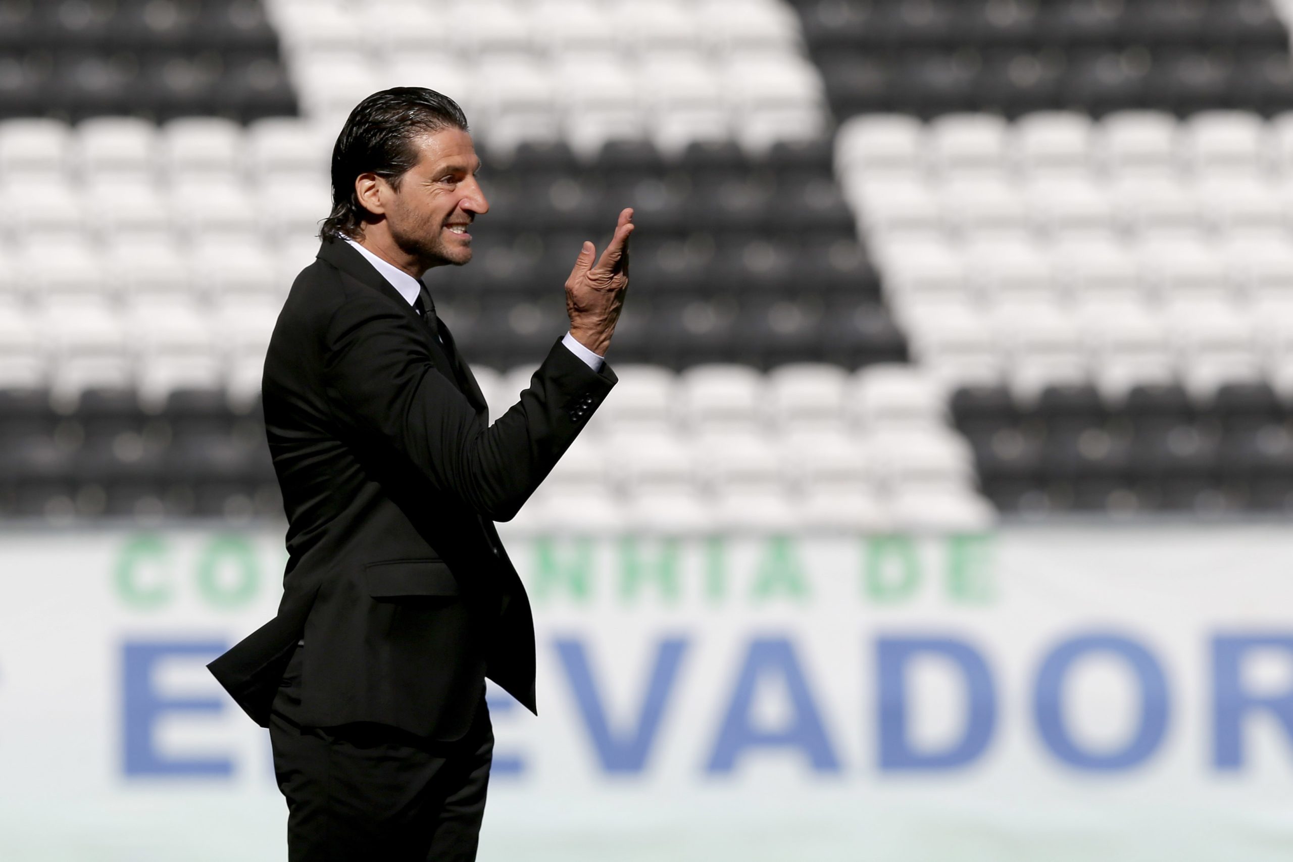 Treinador do Boavista tem quatro jogadores em dúvida para visita ao Sporting
