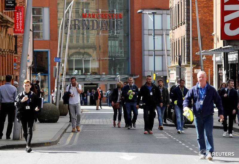 Centro comercial em Manchester que foi evacuado entretanto já reabriu. Um homem foi detido