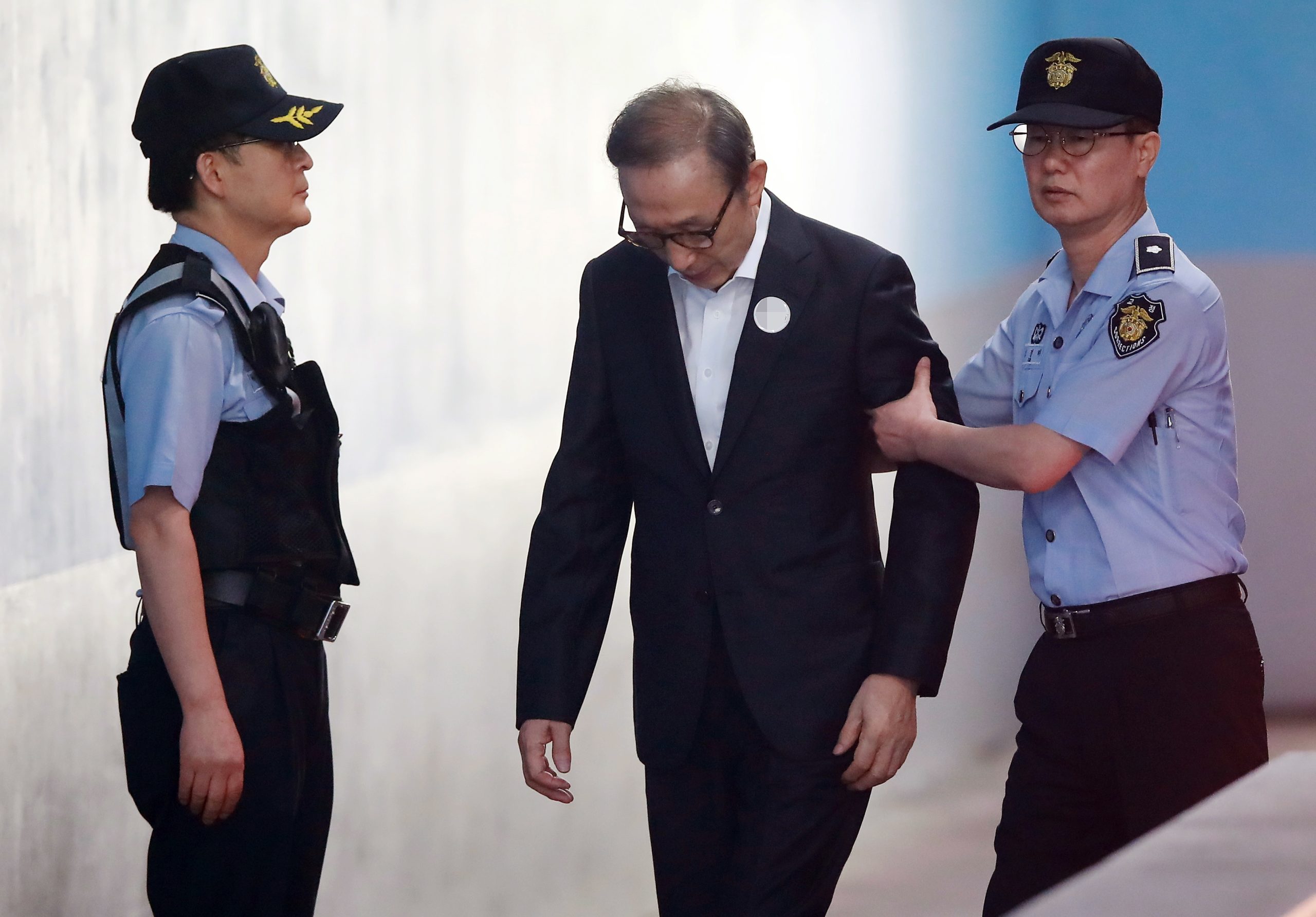 Ex-presidente da Coreia do Sul Lee Myung-bak condenado a 15 anos de prisão por corrupção