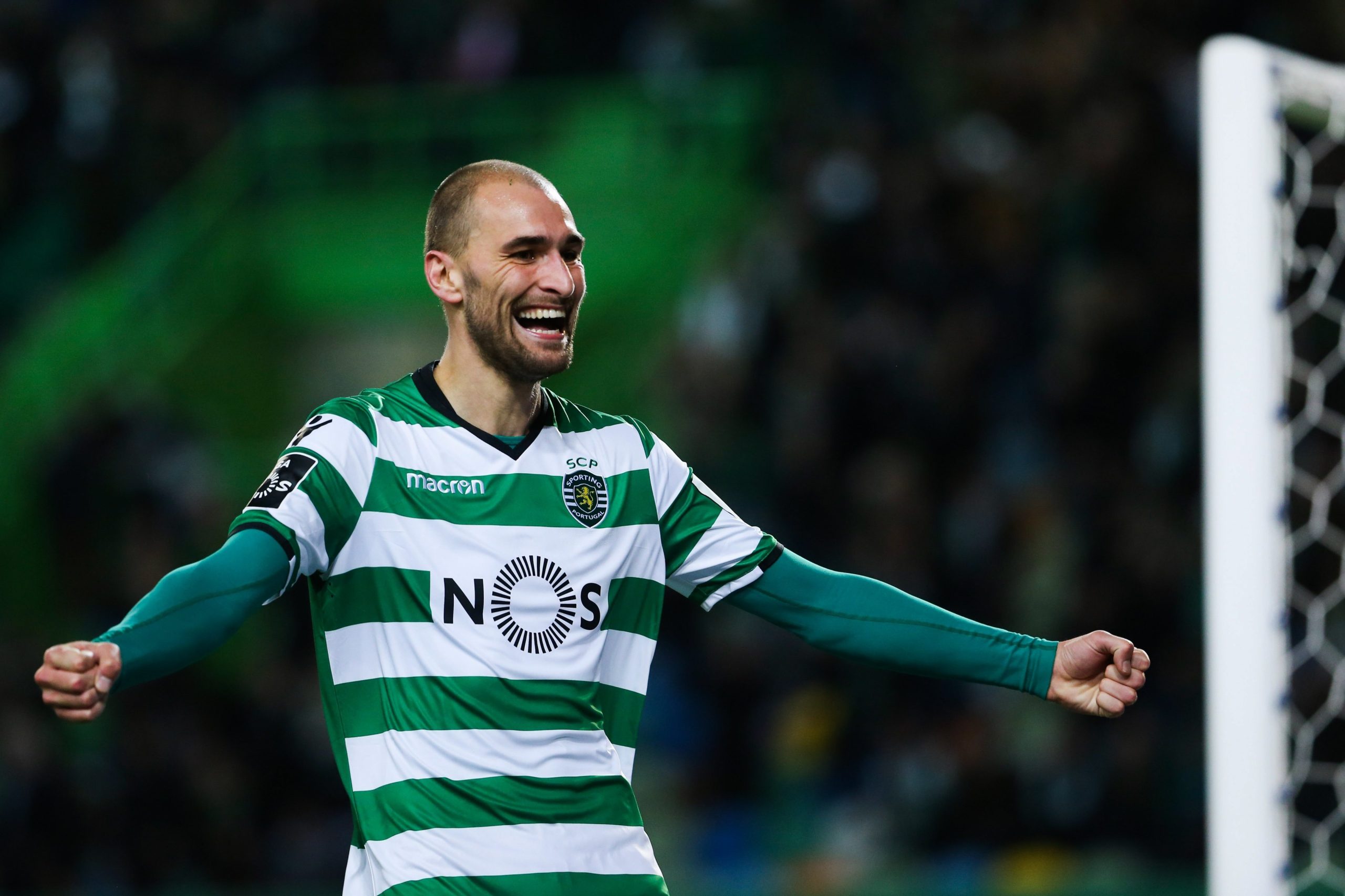 Avançado do Sporting Bas Dost renuncia à seleção holandesa