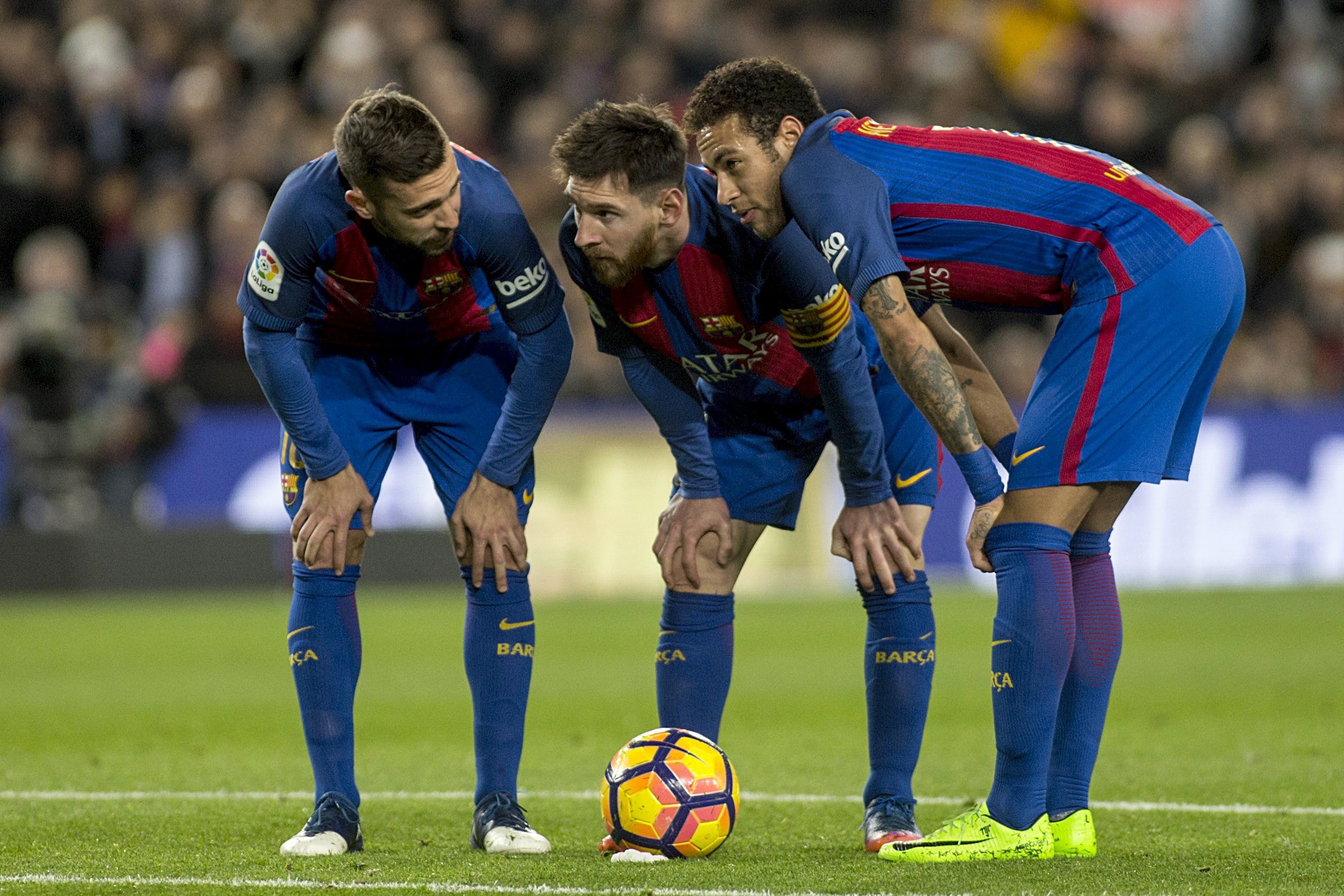 Liga Espanhola: Barcelona goleia Gijón e sobe provisoriamente à liderança
