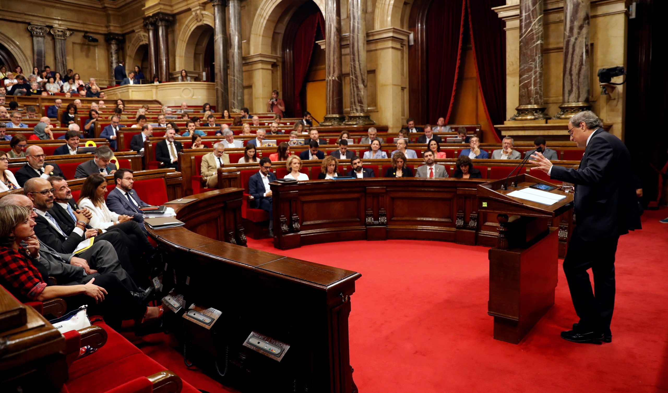 Catalunha. Parlamento regional vota moção de censura na próxima segunda-feira