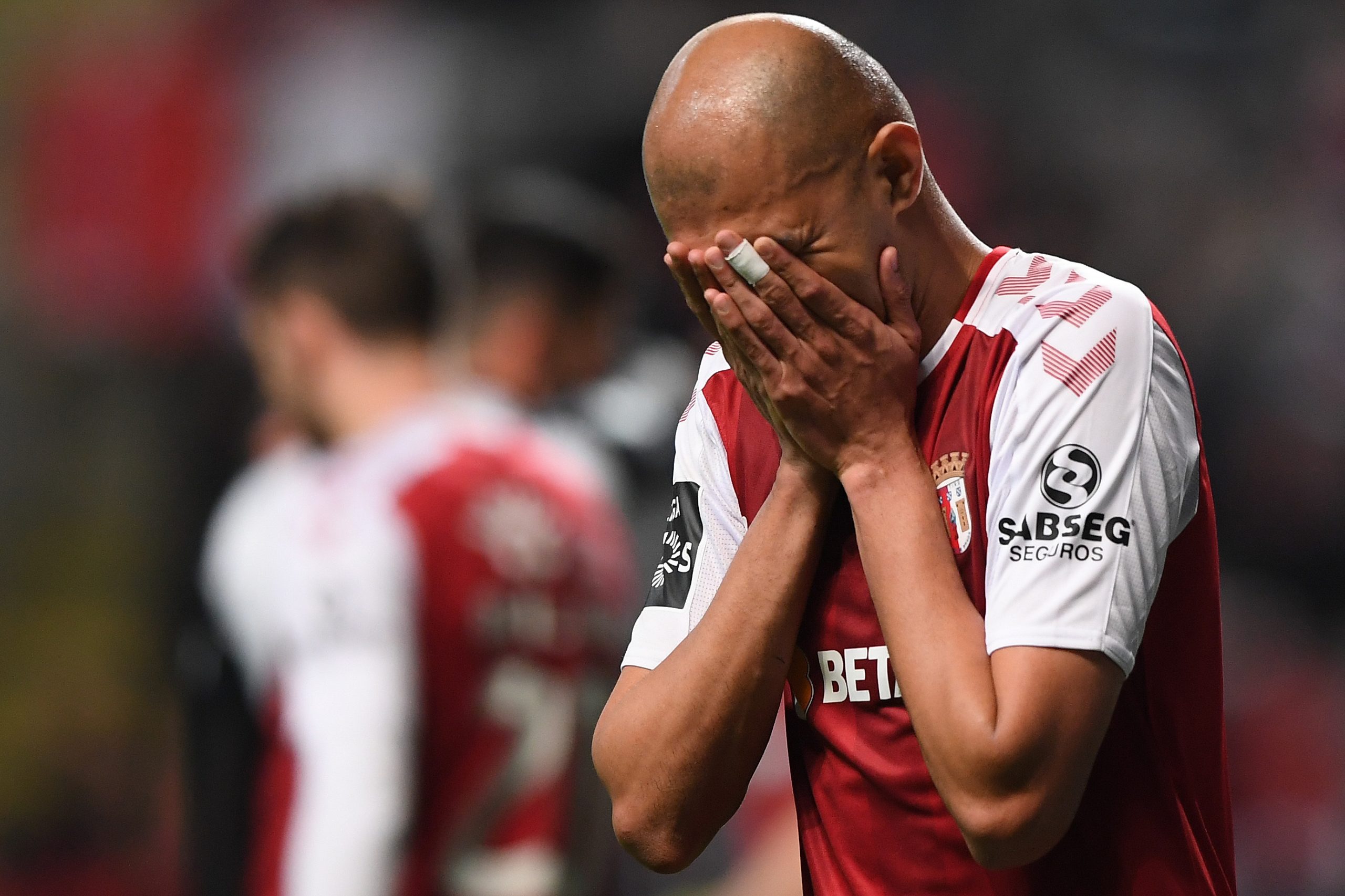 Sporting de Braga: Raul Silva punido com dois jogos de suspensão e multa após expulsão no Dragão
