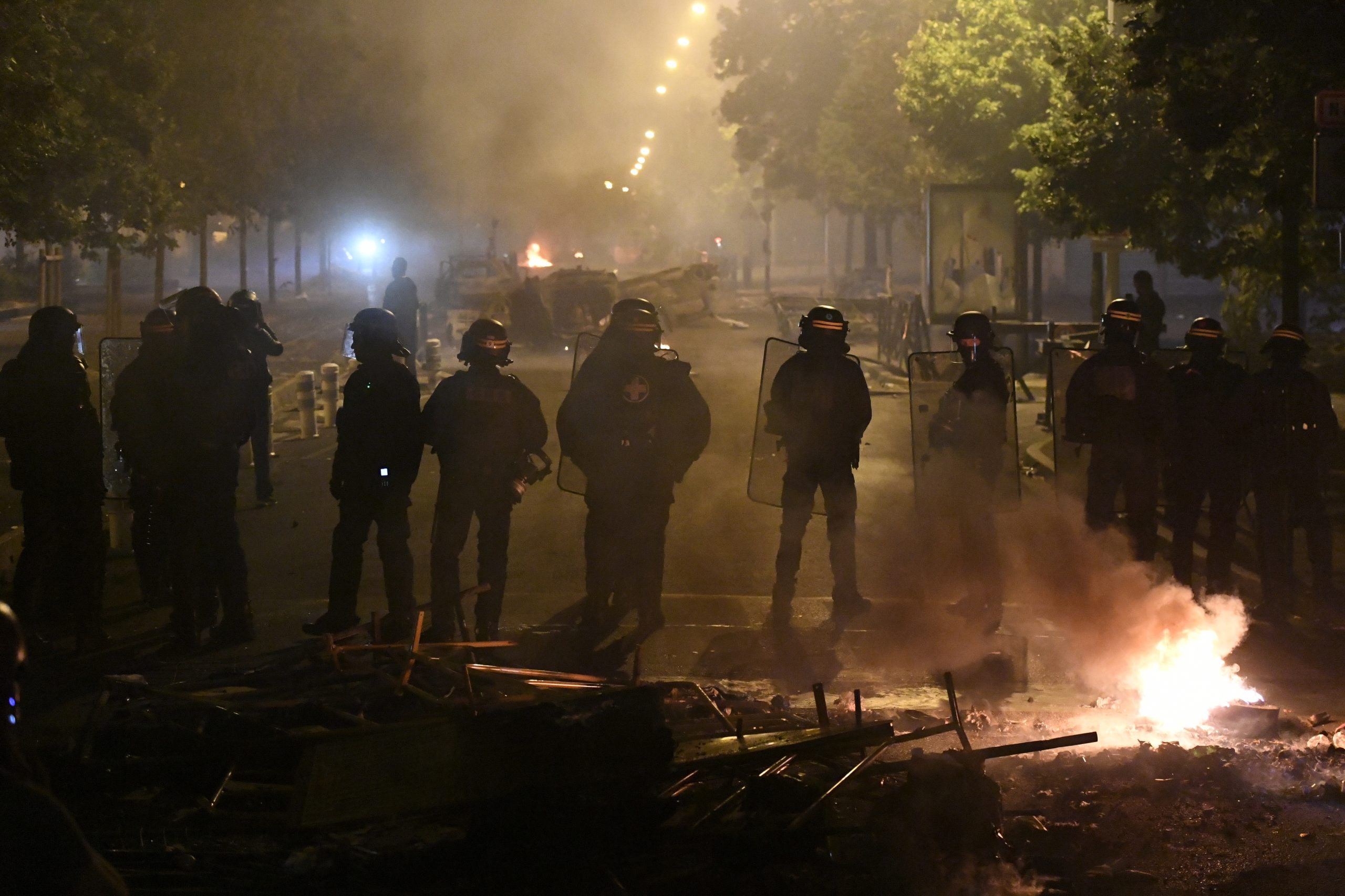 França: Normandia pede intervenção do exército, Marselha com reforço policial