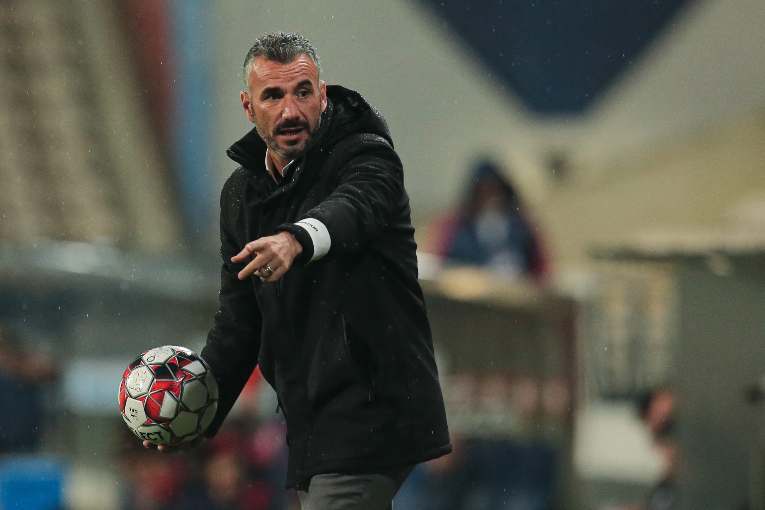 Ivo Vieira quer “tirar a bola” ao Benfica para ter hipóteses de vencer