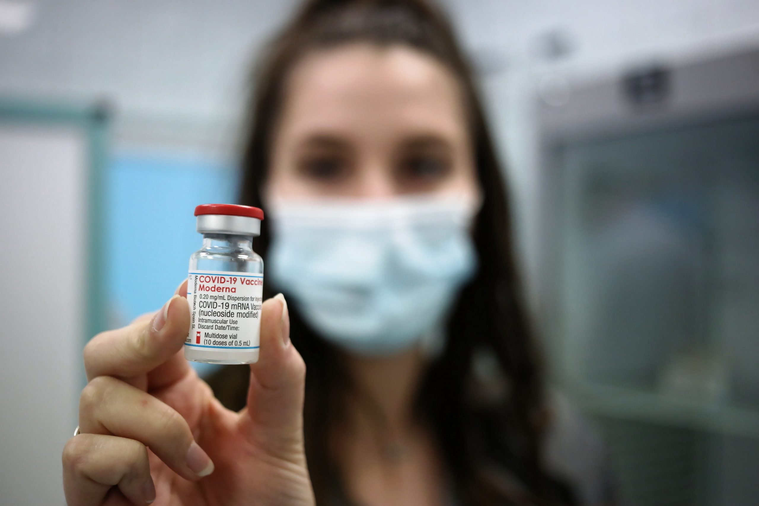 Agência Europeia do Medicamento aprova vacina da Moderna para jovens dos 12 aos 17 anos