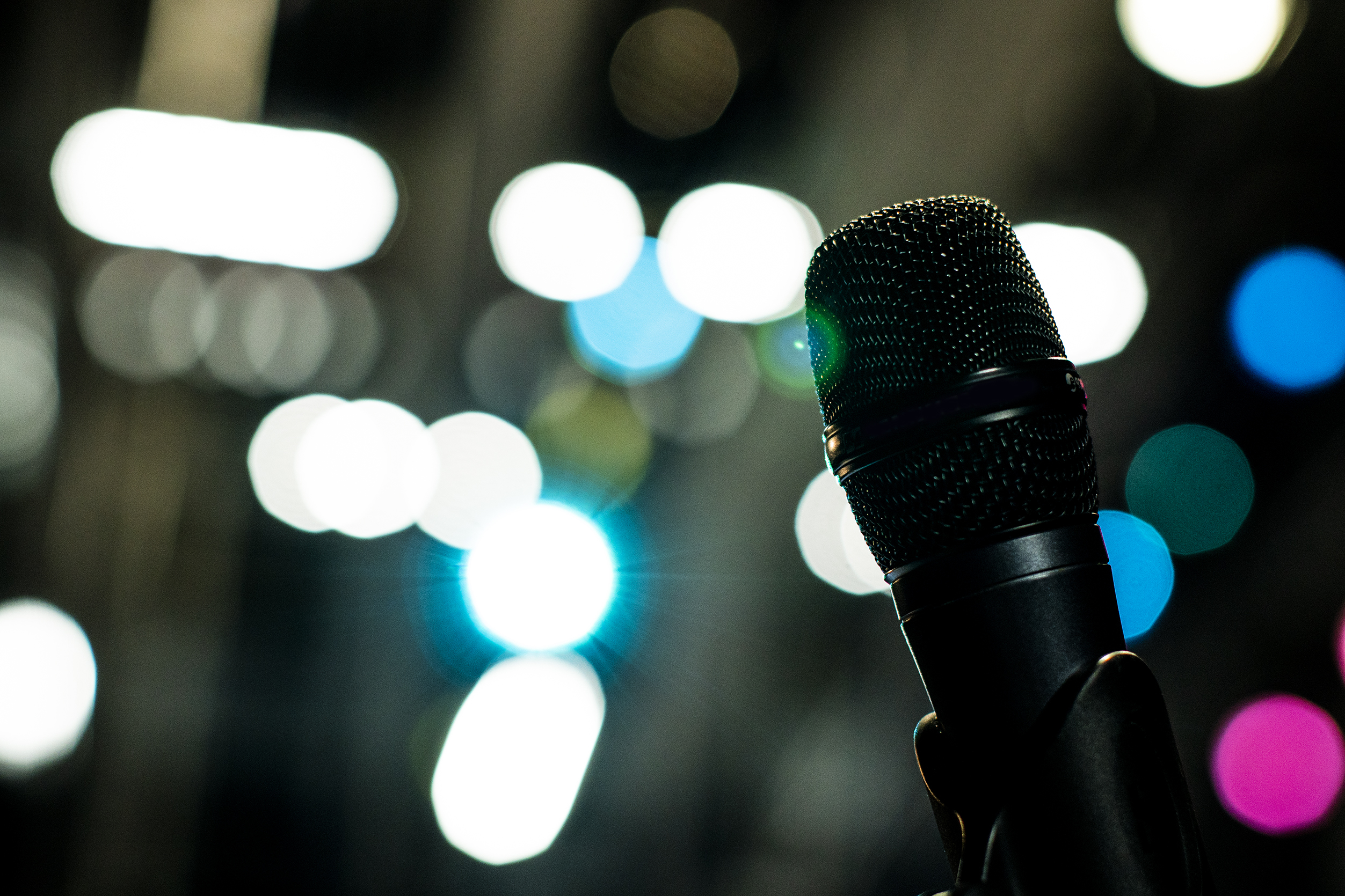 Depois dos cartazes, as músicas. Com as autárquicas, regressam os hinos de campanha