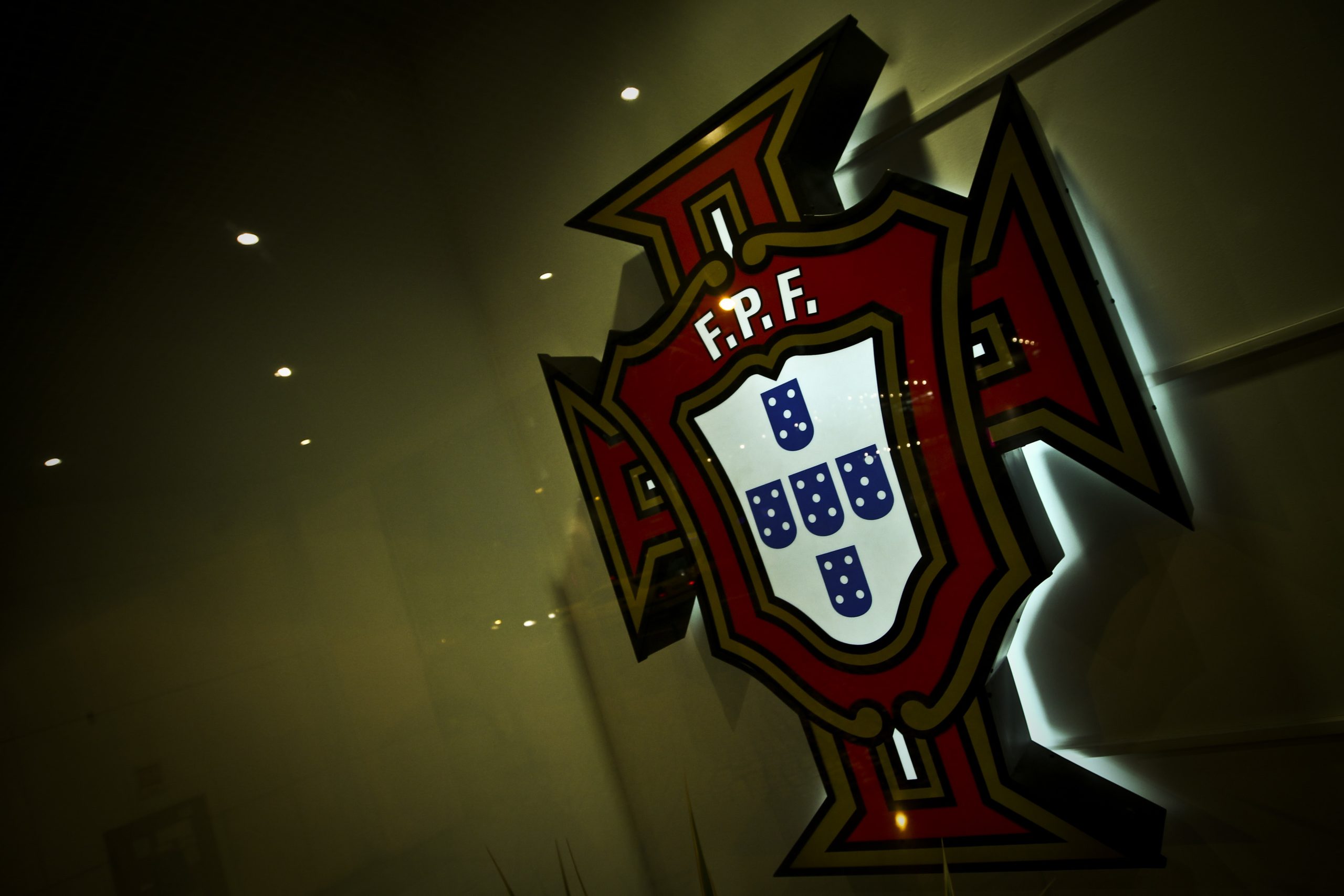 Sporting de Braga punido com dois jogos de interdição por falta de habilitações de Custódio