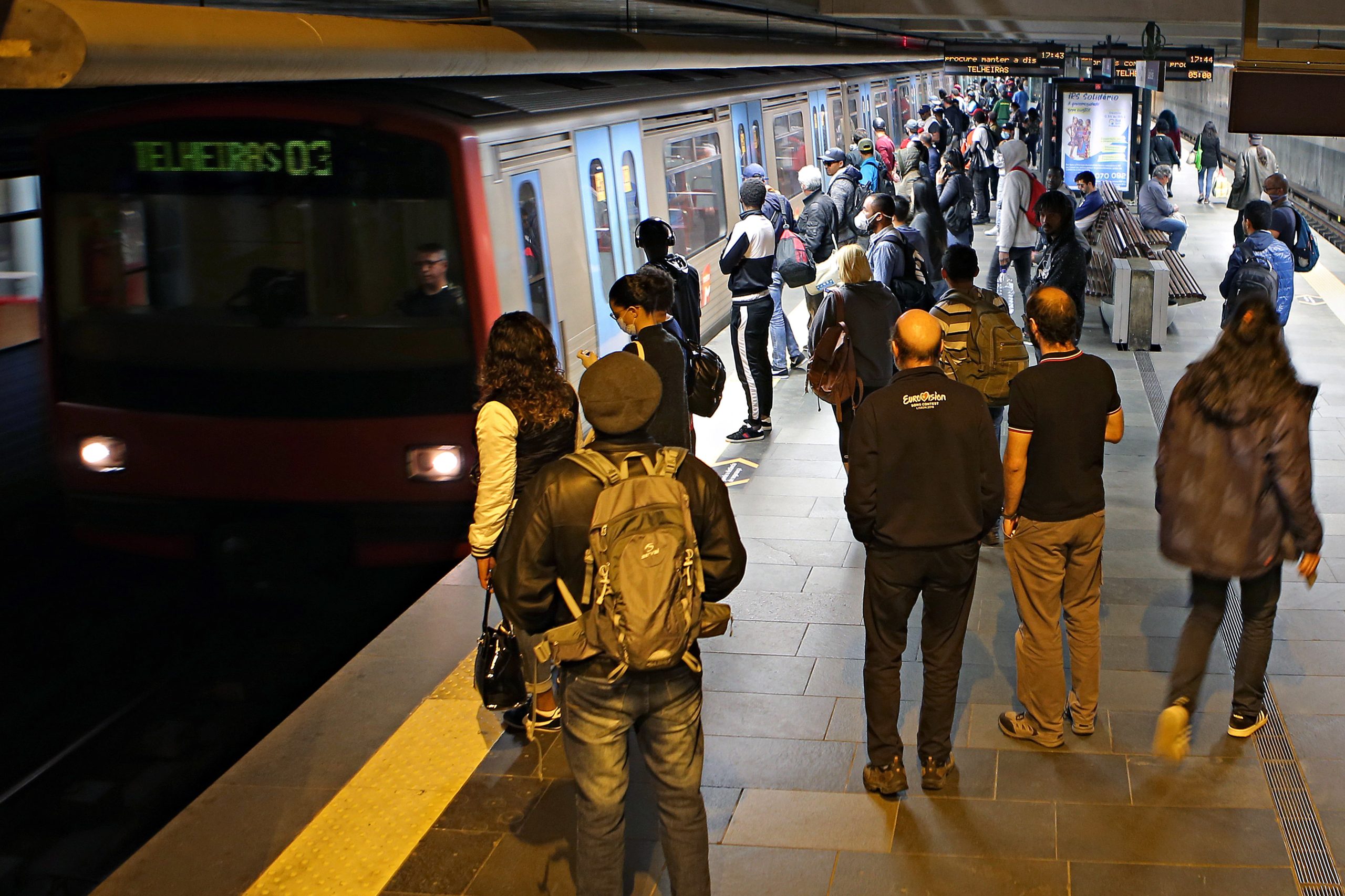 Circulação no Metro de Lisboa deverá começar hoje às 10:15 após greve parcial
