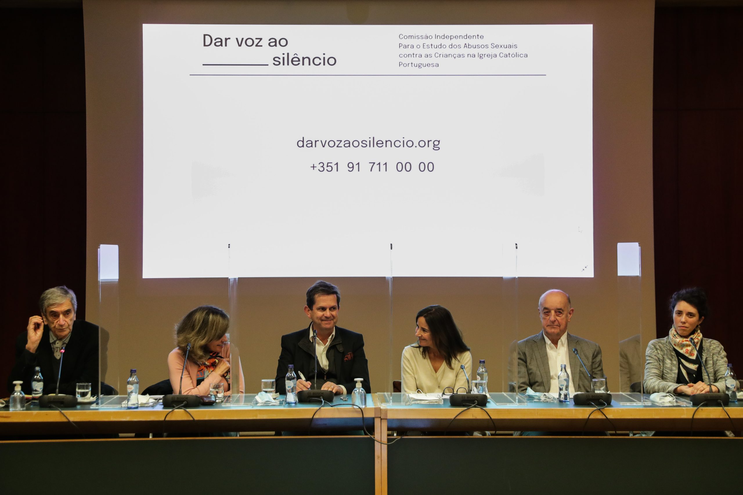 Oito pessoas vão investigar abusos sexuais na igreja e tentar destapar ponta do icebergue
