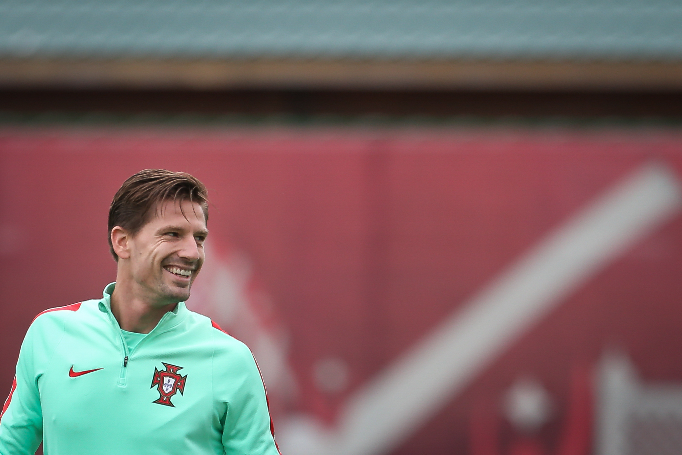 Leicester oficializa a “boa notícia” da inscrição de Adrien Silva