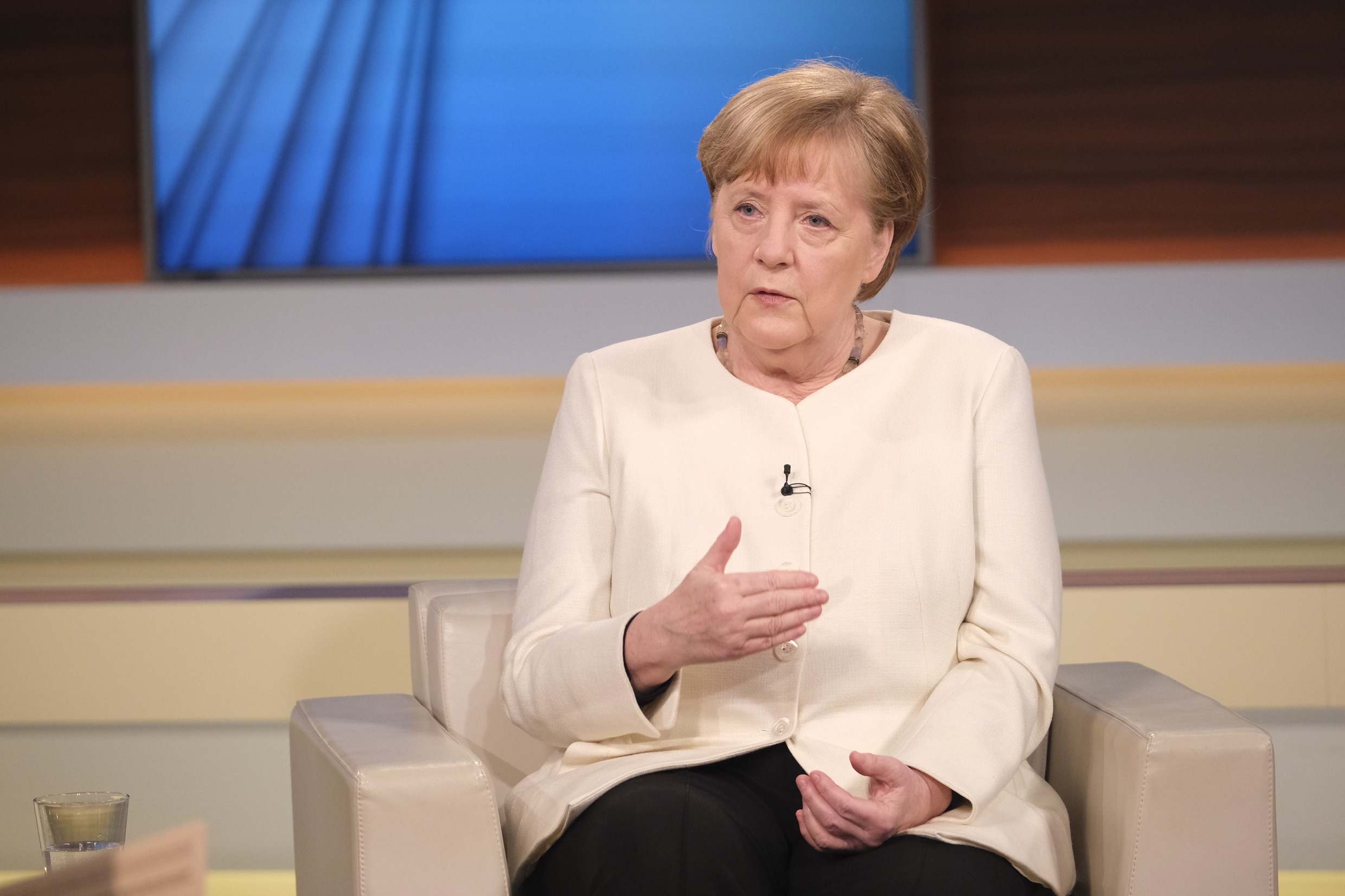 Angela Merkel pede aos estados regionais restrições eficazes