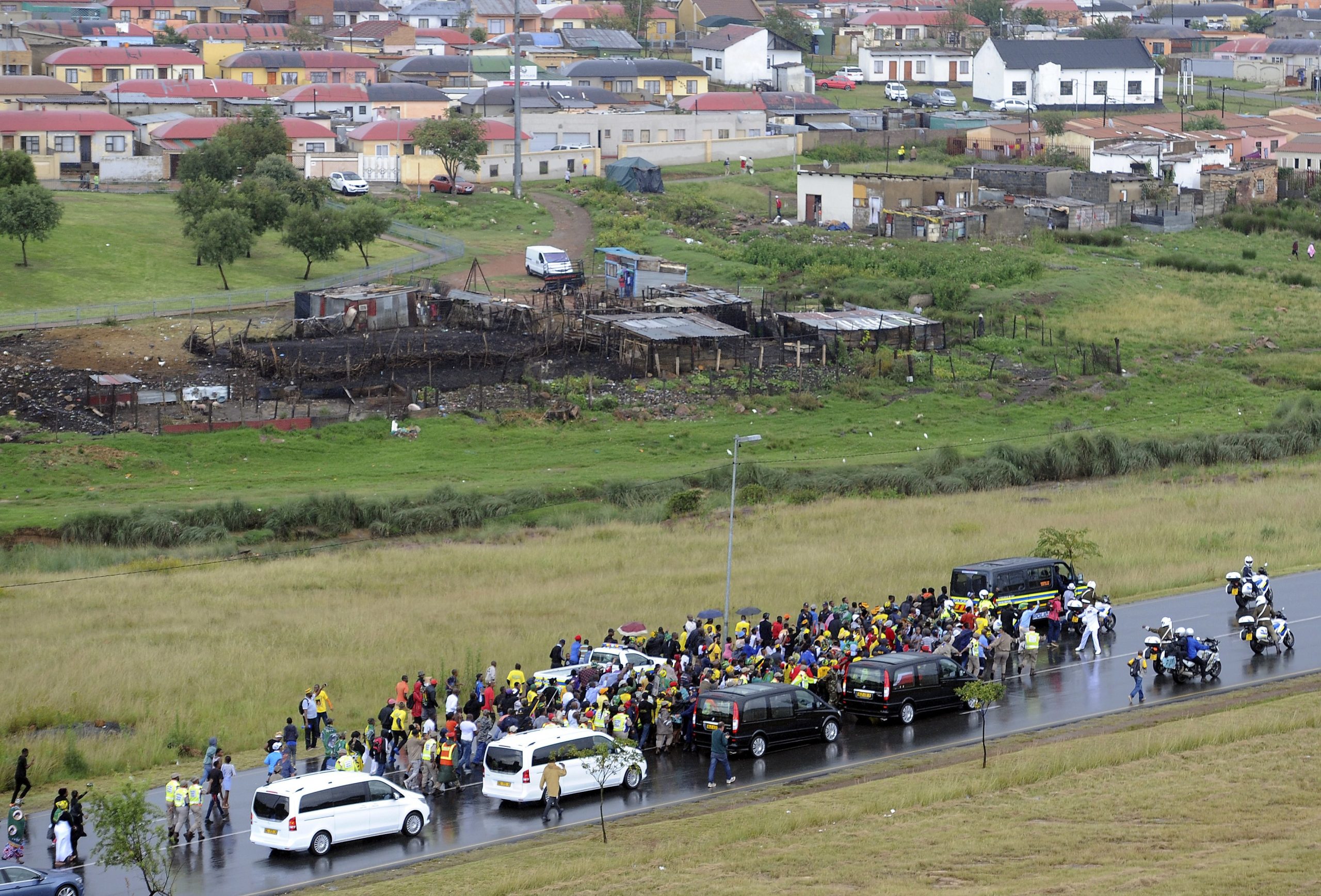 África do Sul: Vida de resistência de Winnie Mandela evocada em cerimónia fúnebre