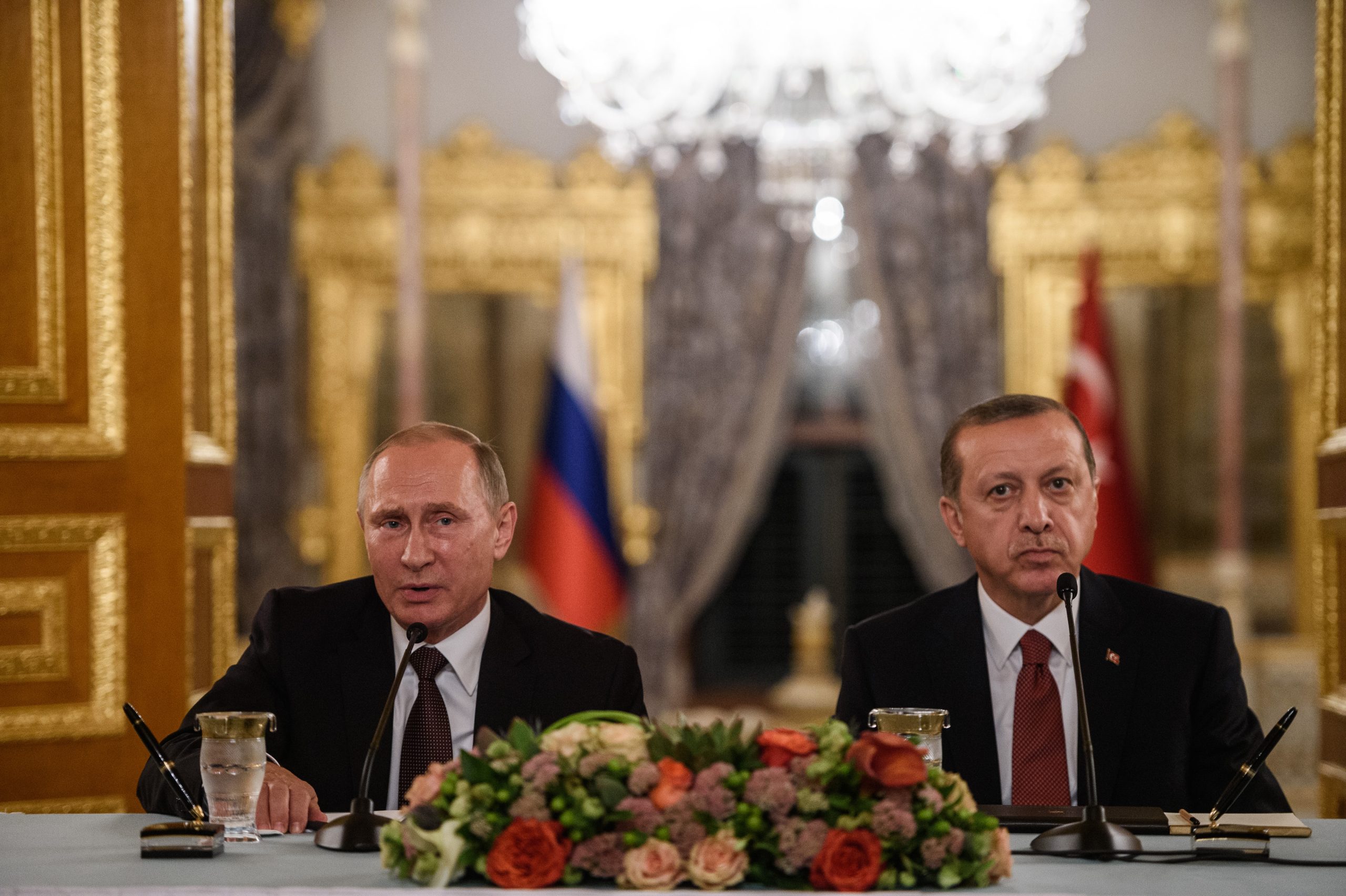Síria: Rússia e Turquia coordenam ataques aéreos contra “alvos terroristas”