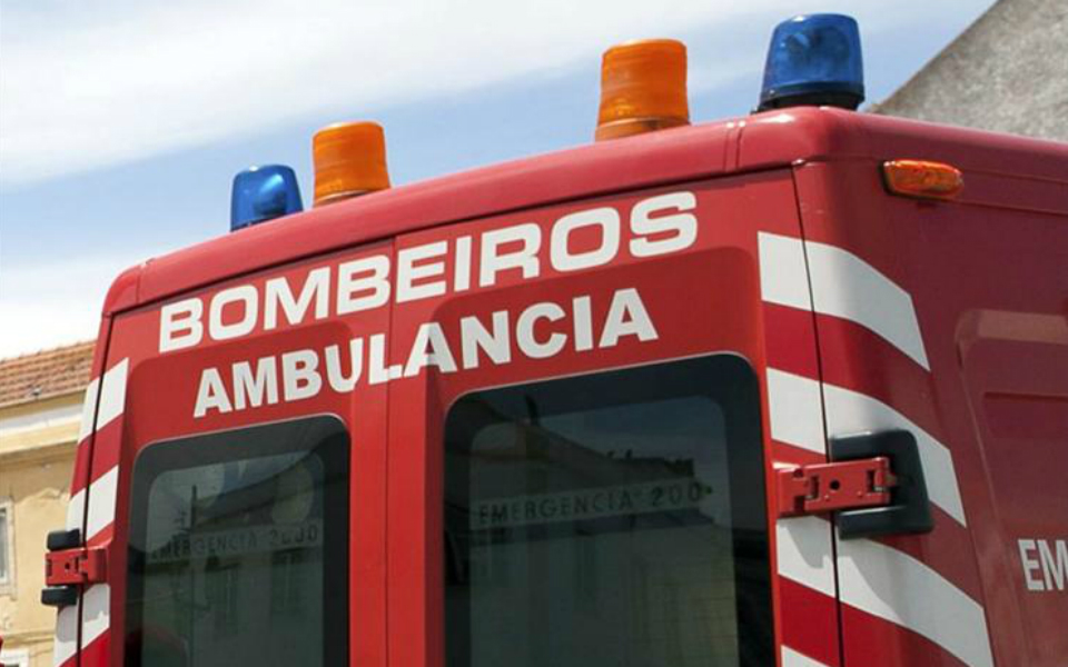 Bombeiros do Barreiro transportam emigrante belga com cancro terminal para Portugal
